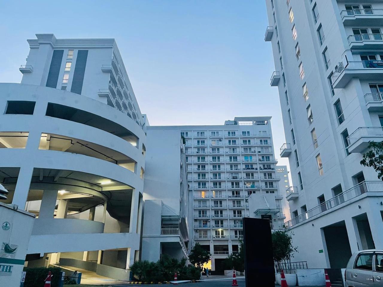 Golden Penthouse - Couple Friendly - DLF My pad, Gomtinagar, Lucknow view 3
