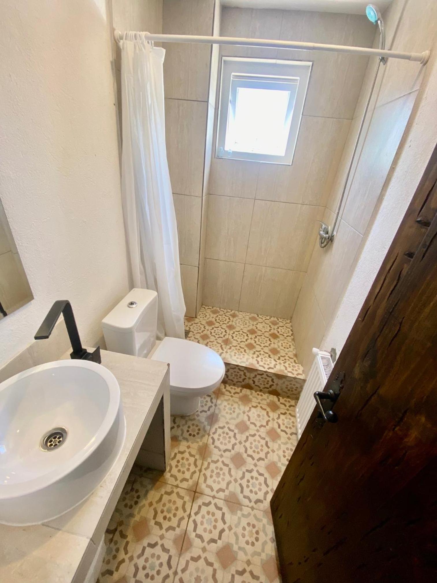 Casa de 9 habitaciones con baño independiente