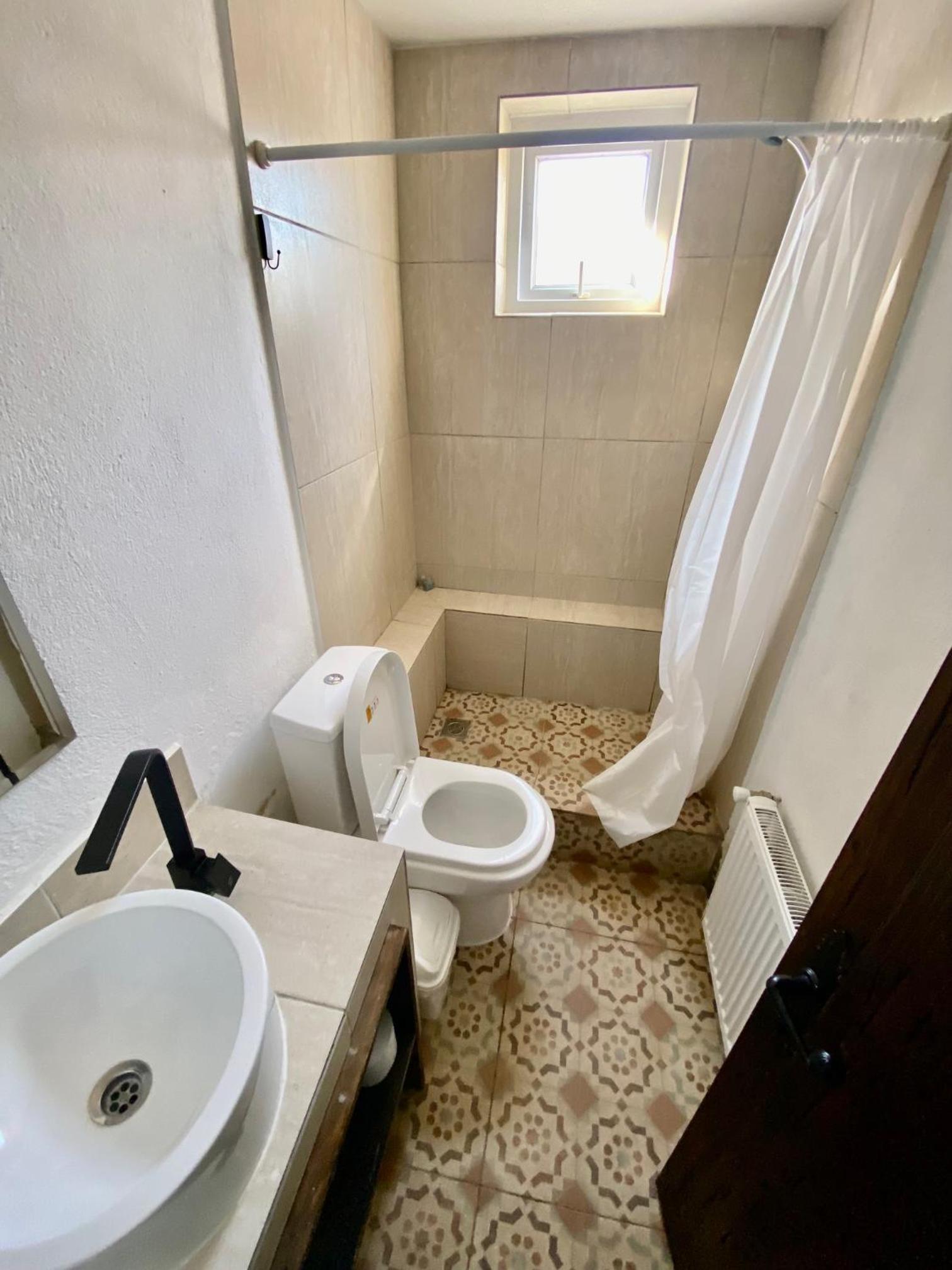 Casa de 9 habitaciones con baño independiente