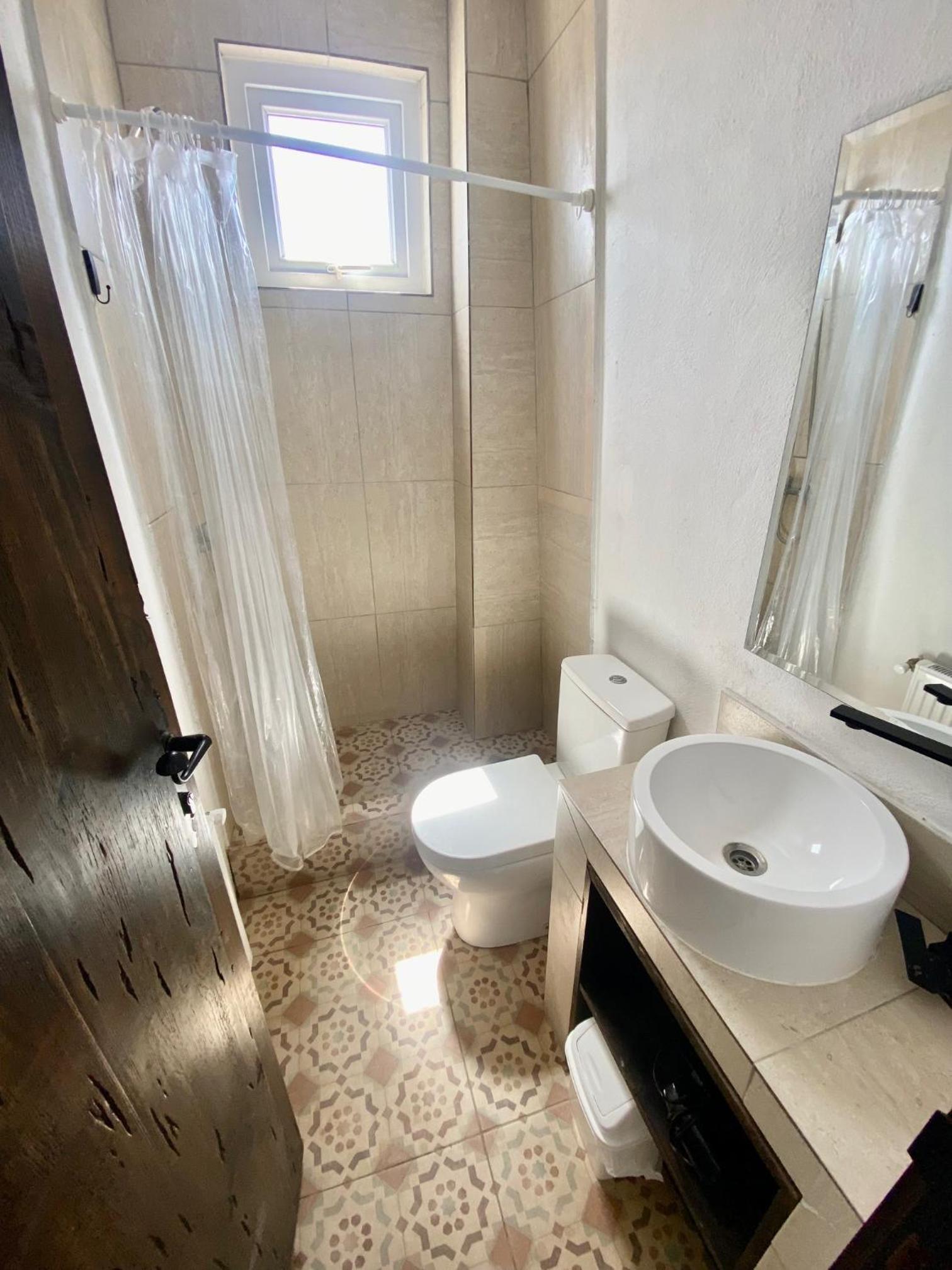 Casa de 9 habitaciones con baño independiente