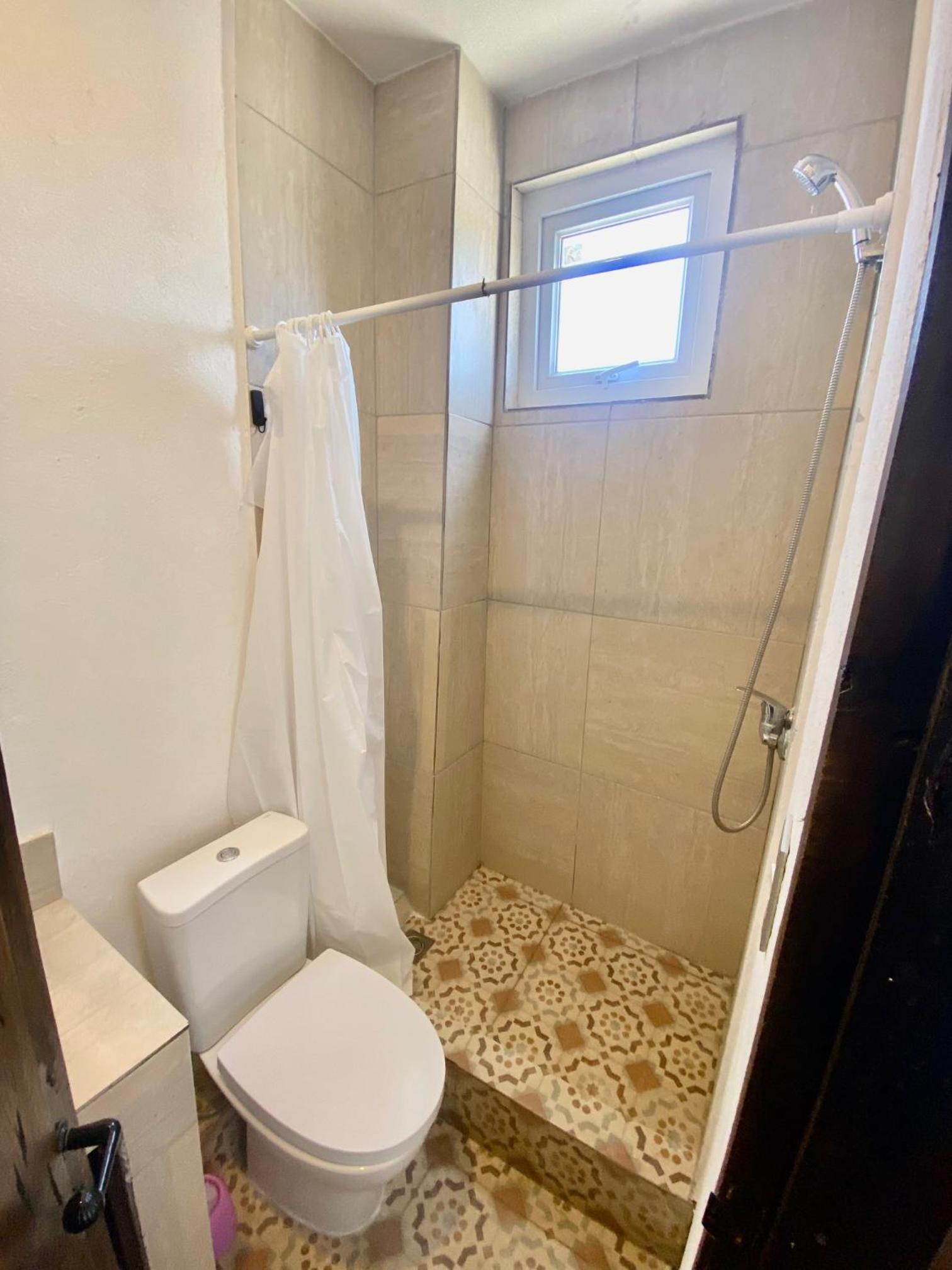 Casa de 9 habitaciones con baño independiente