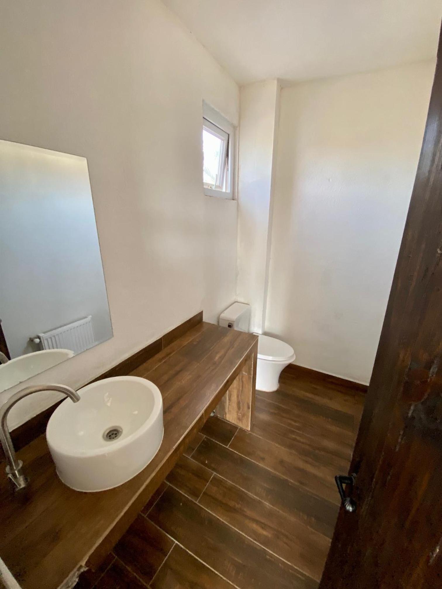 Casa de 9 habitaciones con baño independiente
