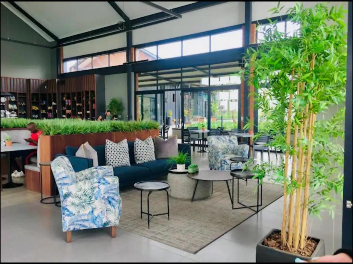 Cozy Unit in Greenpark Boksbug by OR Tambo Airport view 2