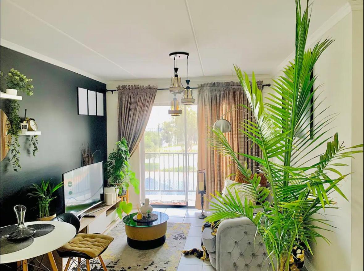 Cozy Unit in Greenpark Boksbug by OR Tambo Airport view 3