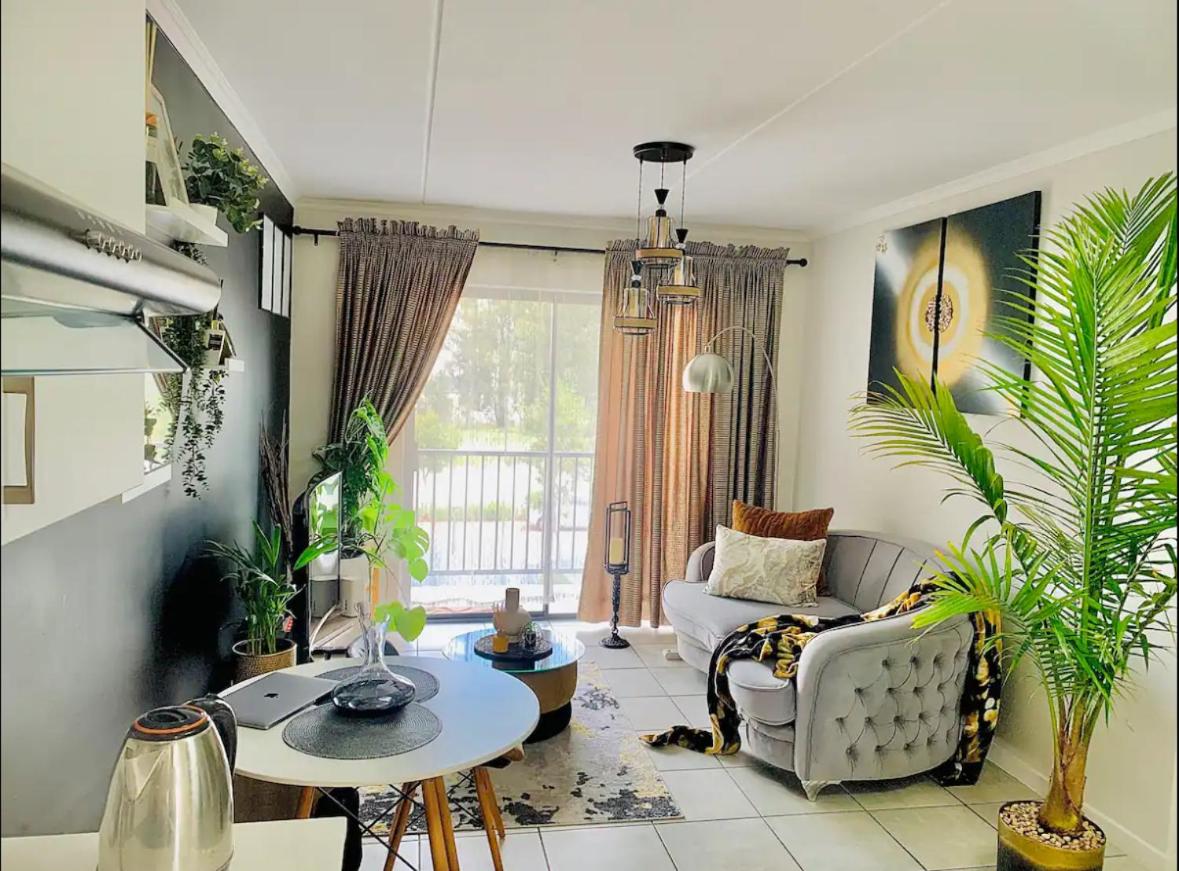 Cozy Unit in Greenpark Boksbug by OR Tambo Airport view 4