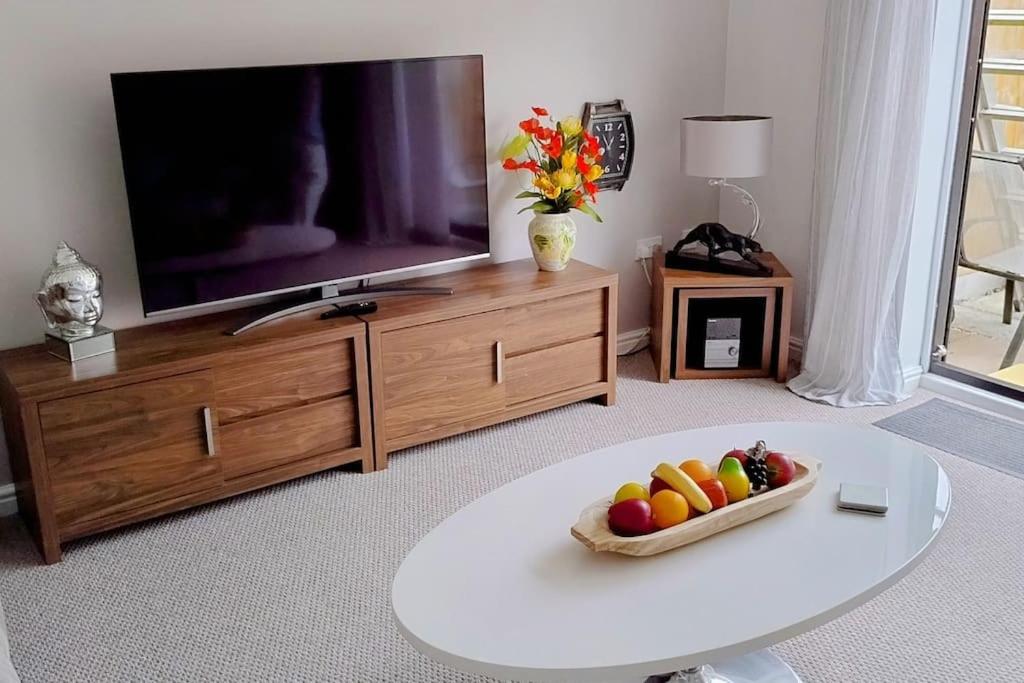 Ludlow Mews Town House with Free parking view 5