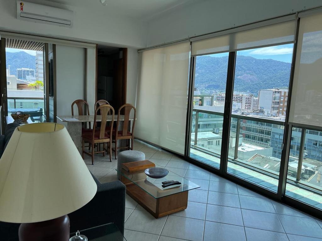 Lindos apts de 2 quartos no Tiffanys em Ipanema!