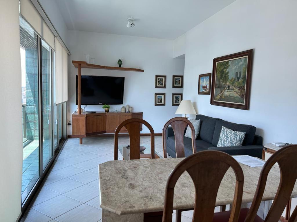 Lindos apts de 2 quartos no Tiffanys em Ipanema!