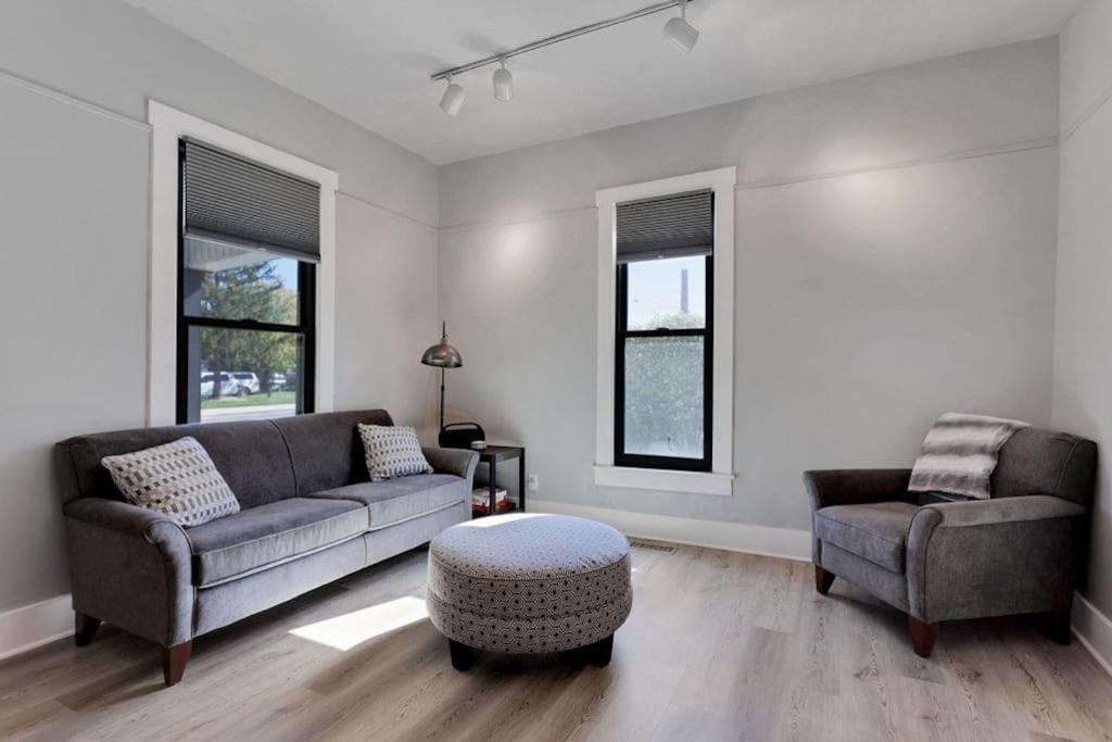 Miller House- Modern Remodel 2BR Historic Townhome, photo 24