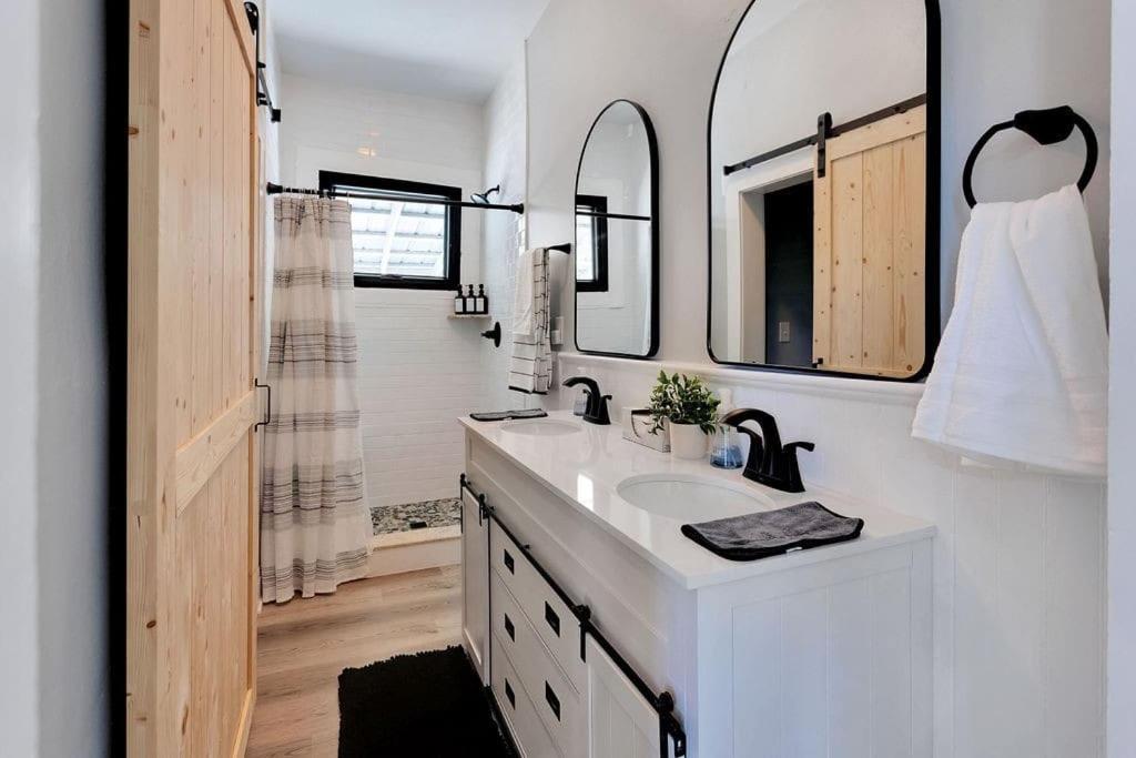 Miller House- Modern Remodel 2BR Historic Townhome, photo 18