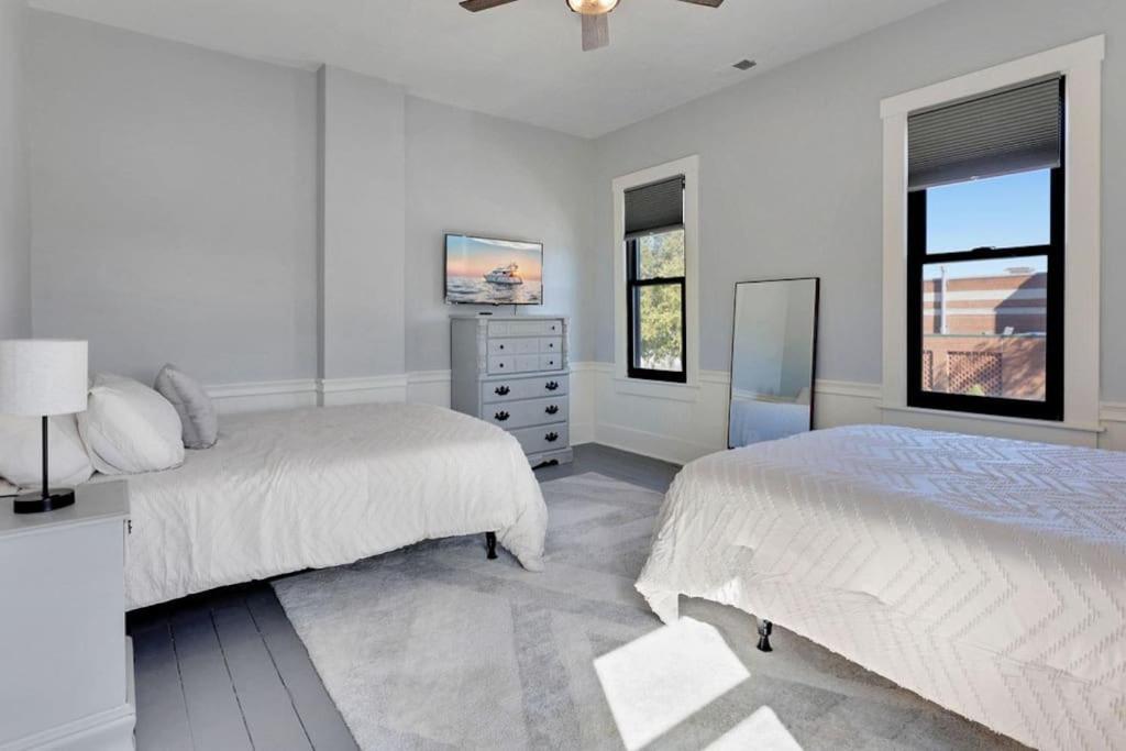 Miller House- Modern Remodel 2BR Historic Townhome, photo 26