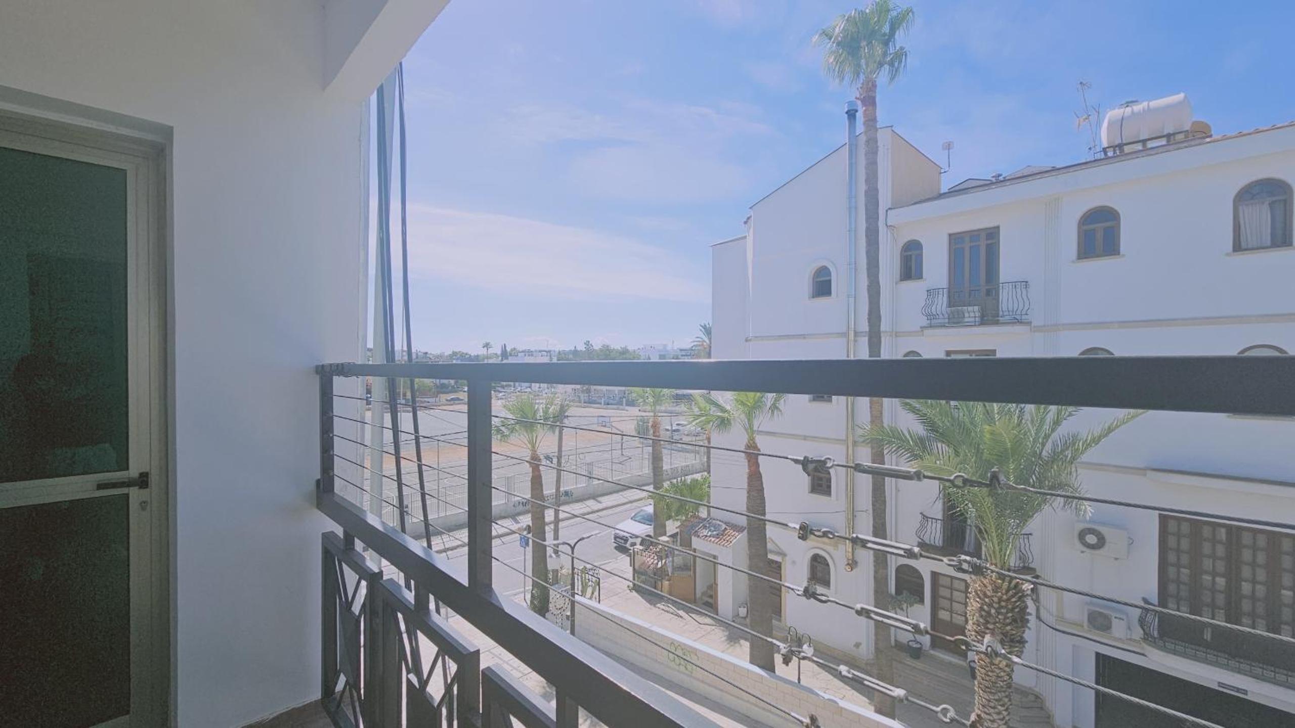 STAY Uptown Apartment