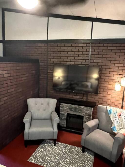 Fun Scrabble-Themed Guest Room w King Bed view 4
