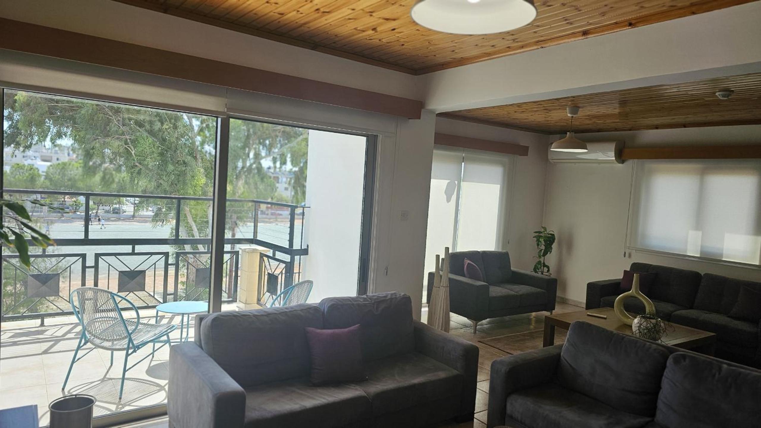 STAY Uptown Apartment