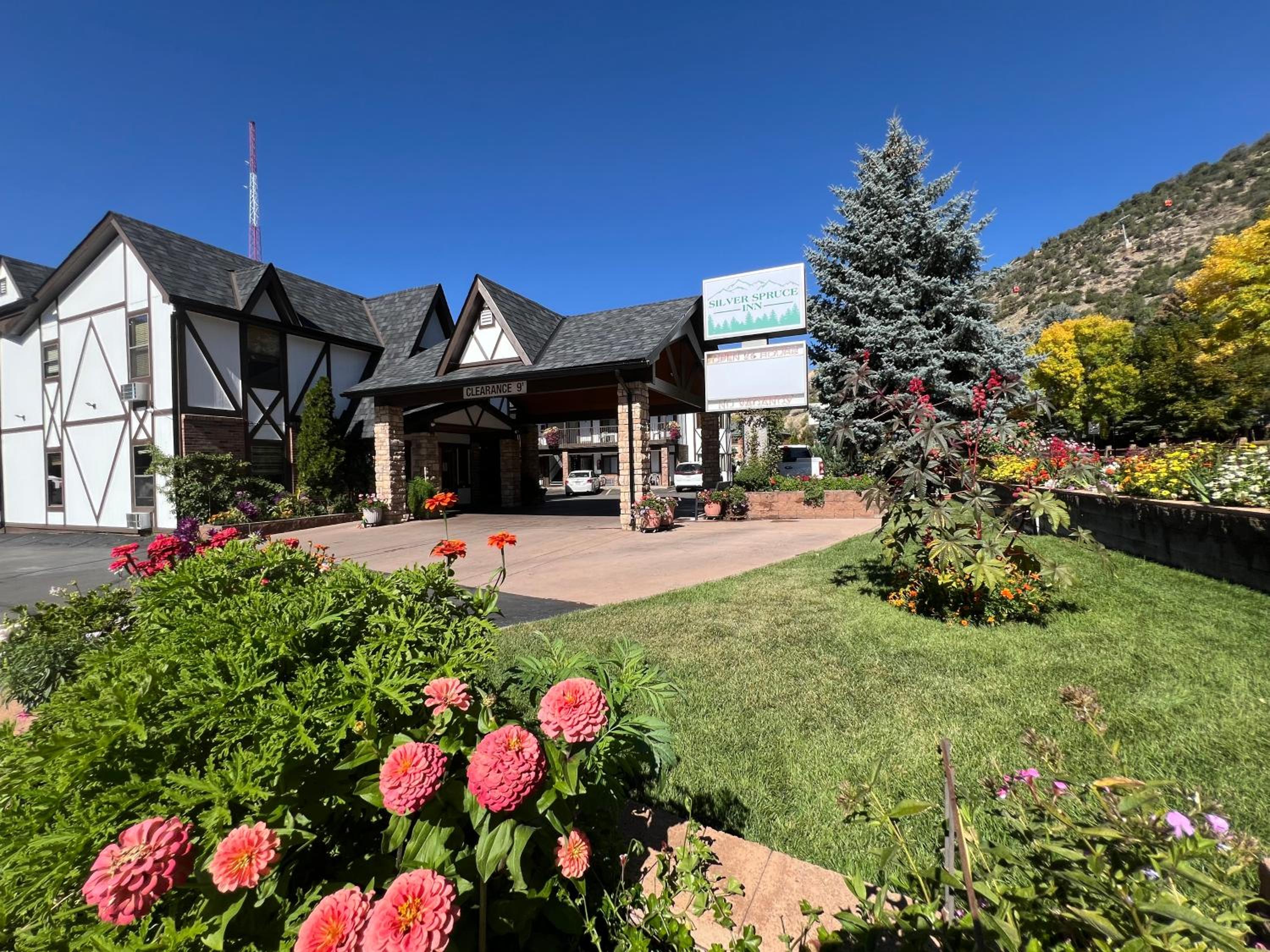 Glenwood Springs Vacations - Silver Spruce Inn - Property Image 1