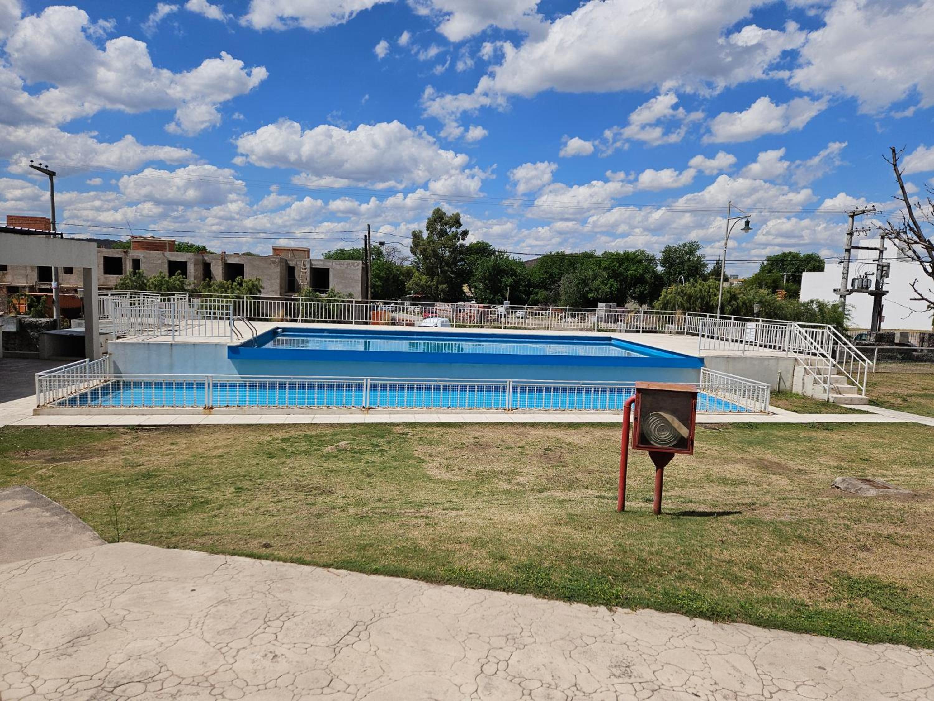 Departamento de 1 dormitorio amoblado con cochera y pileta