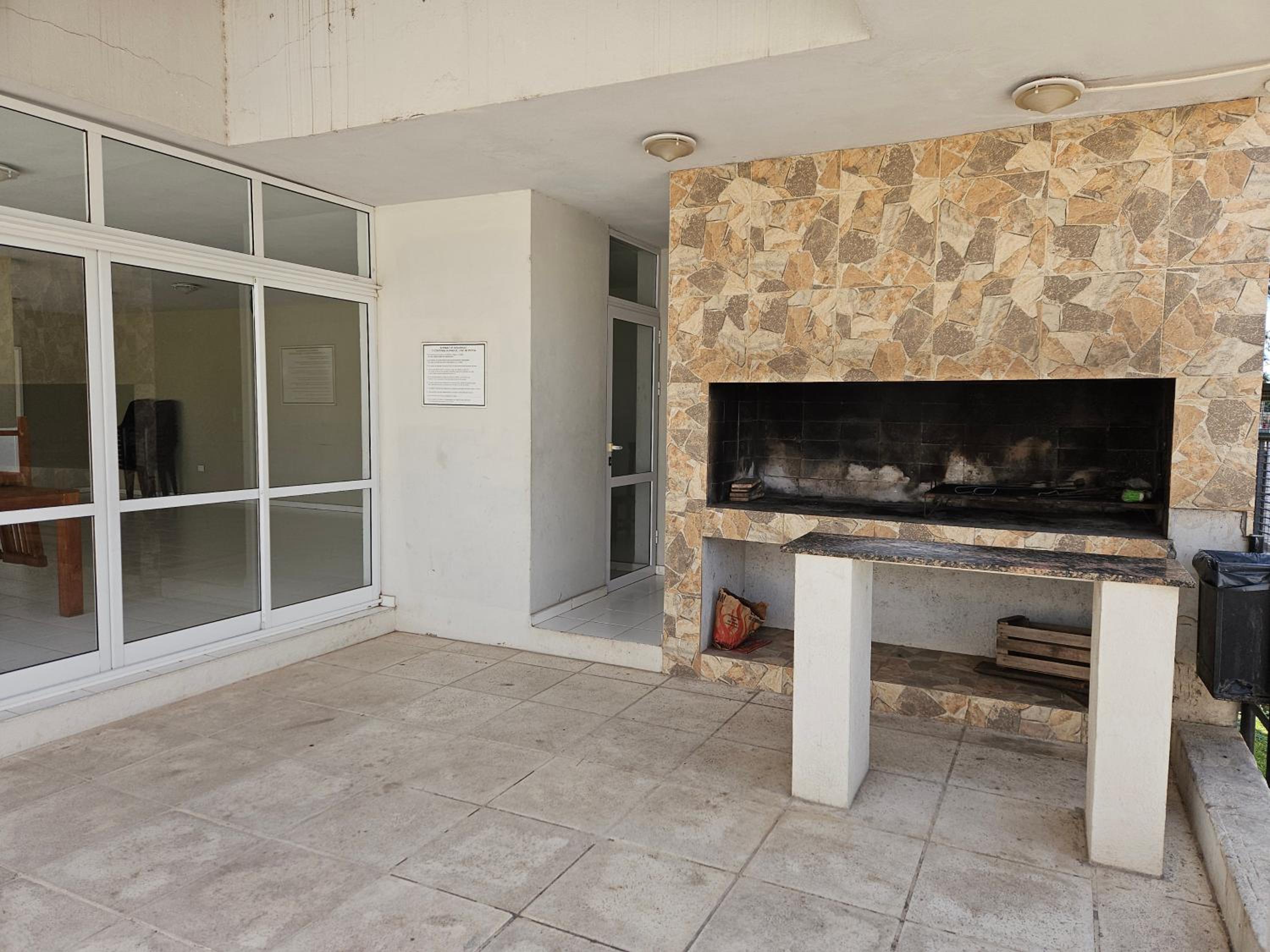 Departamento de 1 dormitorio amoblado con cochera y pileta