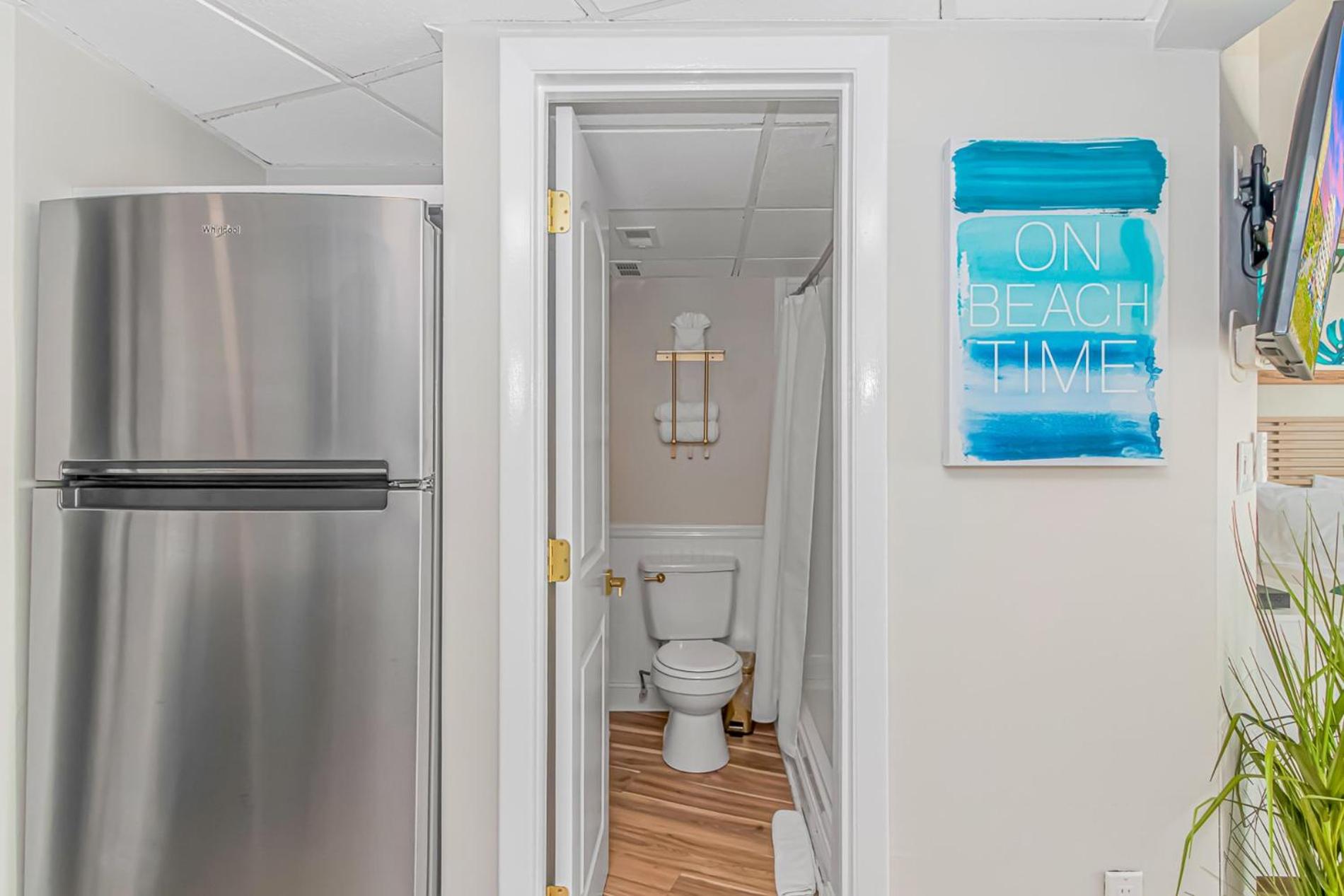Beautifully Renovated 1 Bedroom Suite! Stunning Oceanfront Views- St Clements 704 view 4