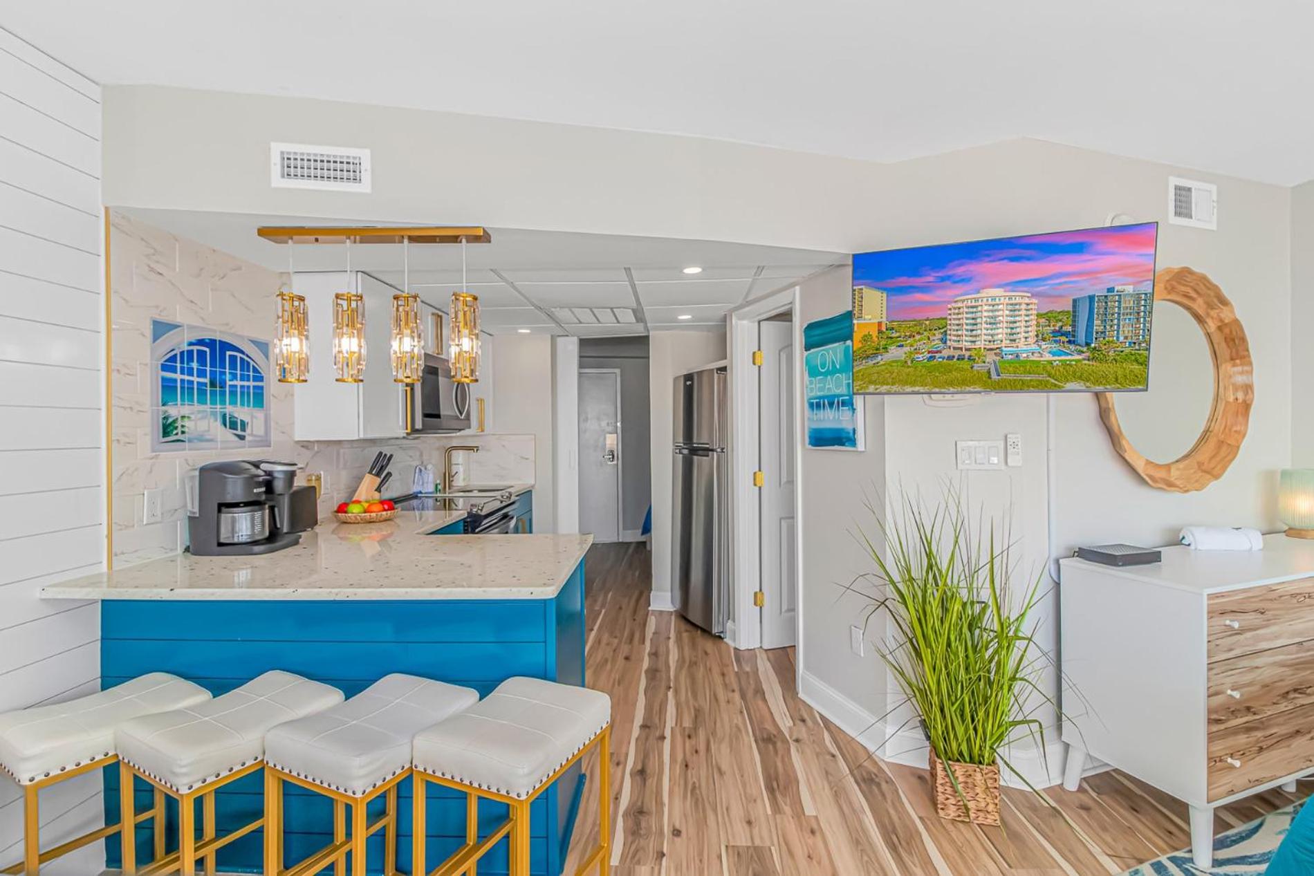 Beautifully Renovated 1 Bedroom Suite! Stunning Oceanfront Views- St Clements 704 view 5
