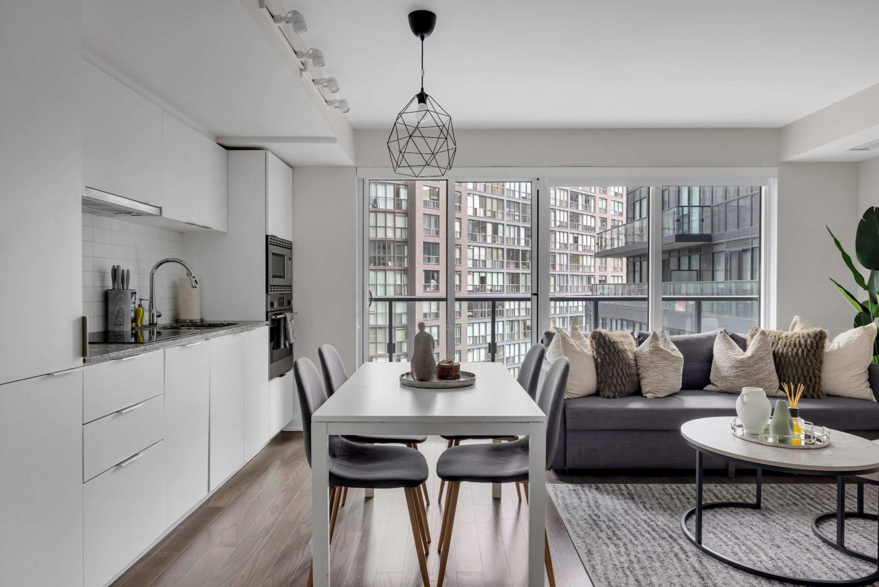 Cozy Bay St Condo Prime Location w Parking