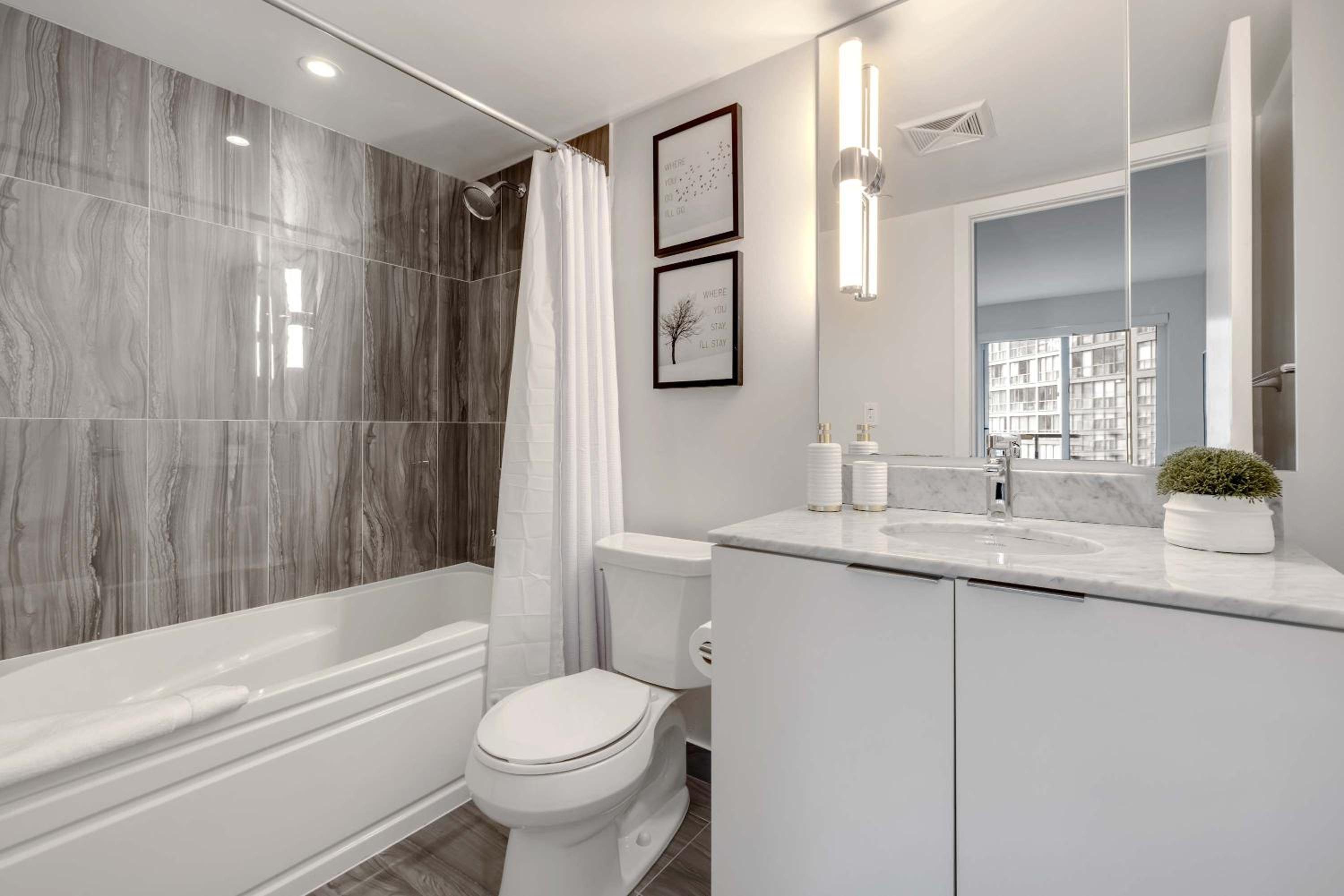 Cozy Bay St Condo Prime Location w Parking