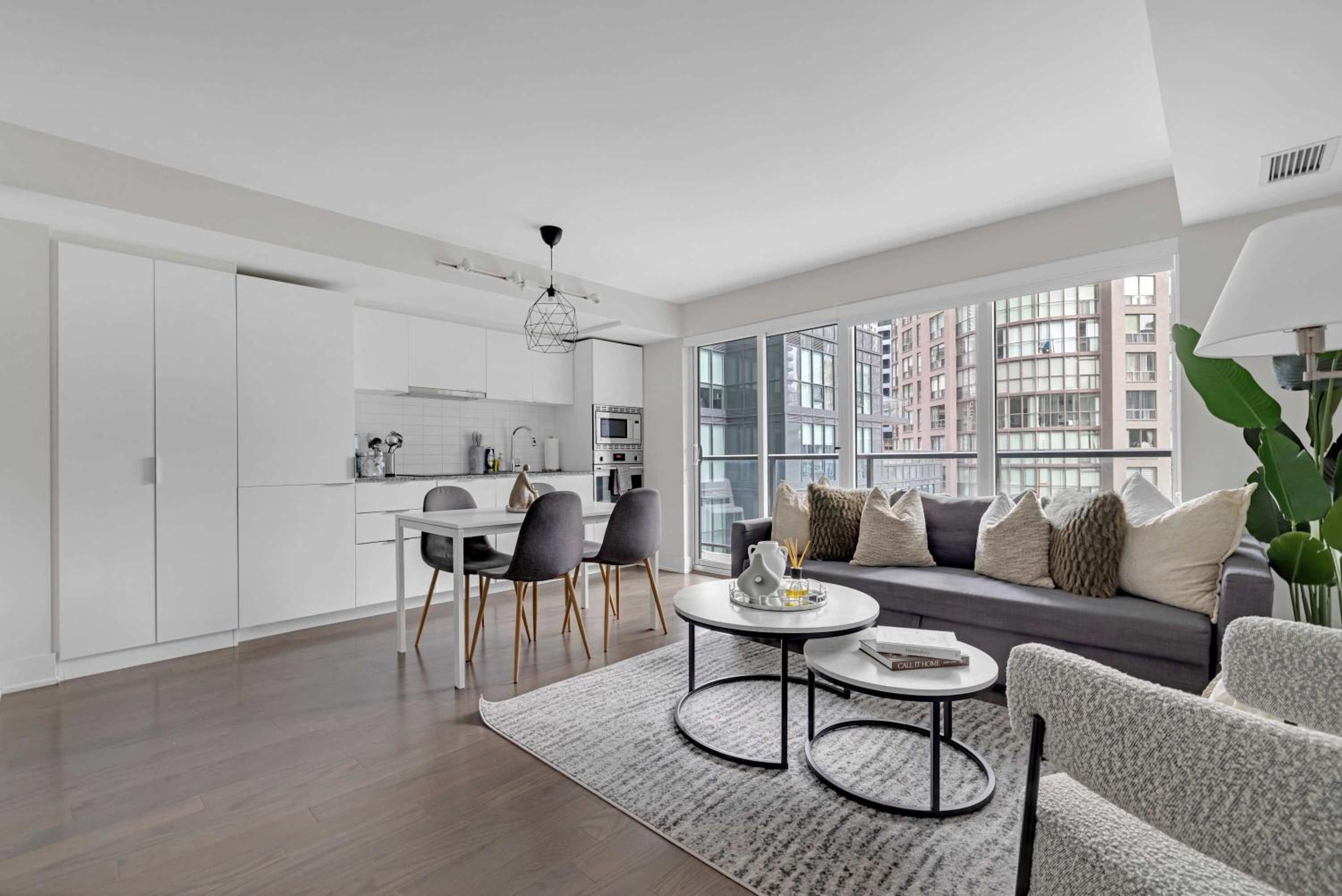 Cozy Bay St Condo Prime Location w Parking