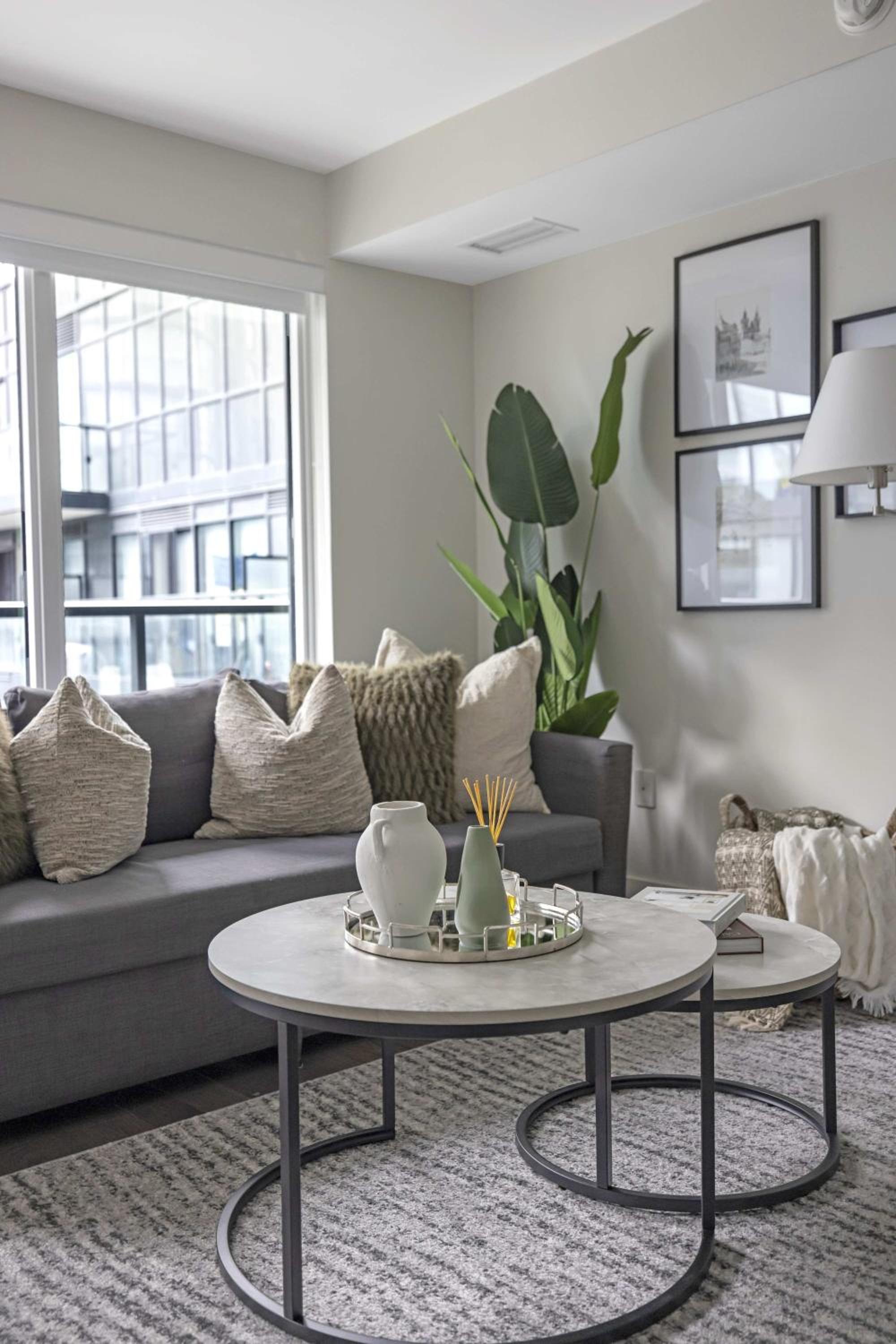 Cozy Bay St Condo Prime Location w Parking