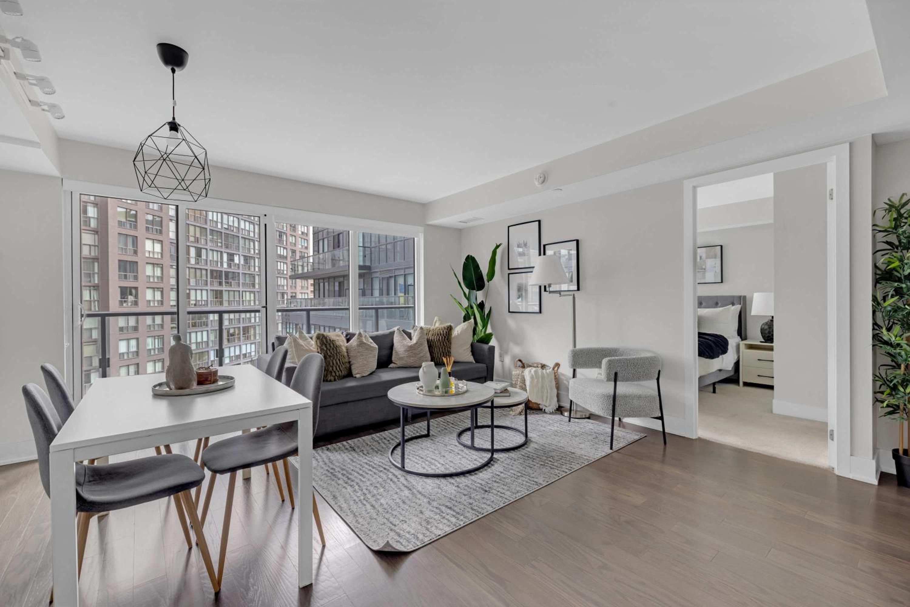 Cozy Bay St Condo Prime Location w Parking
