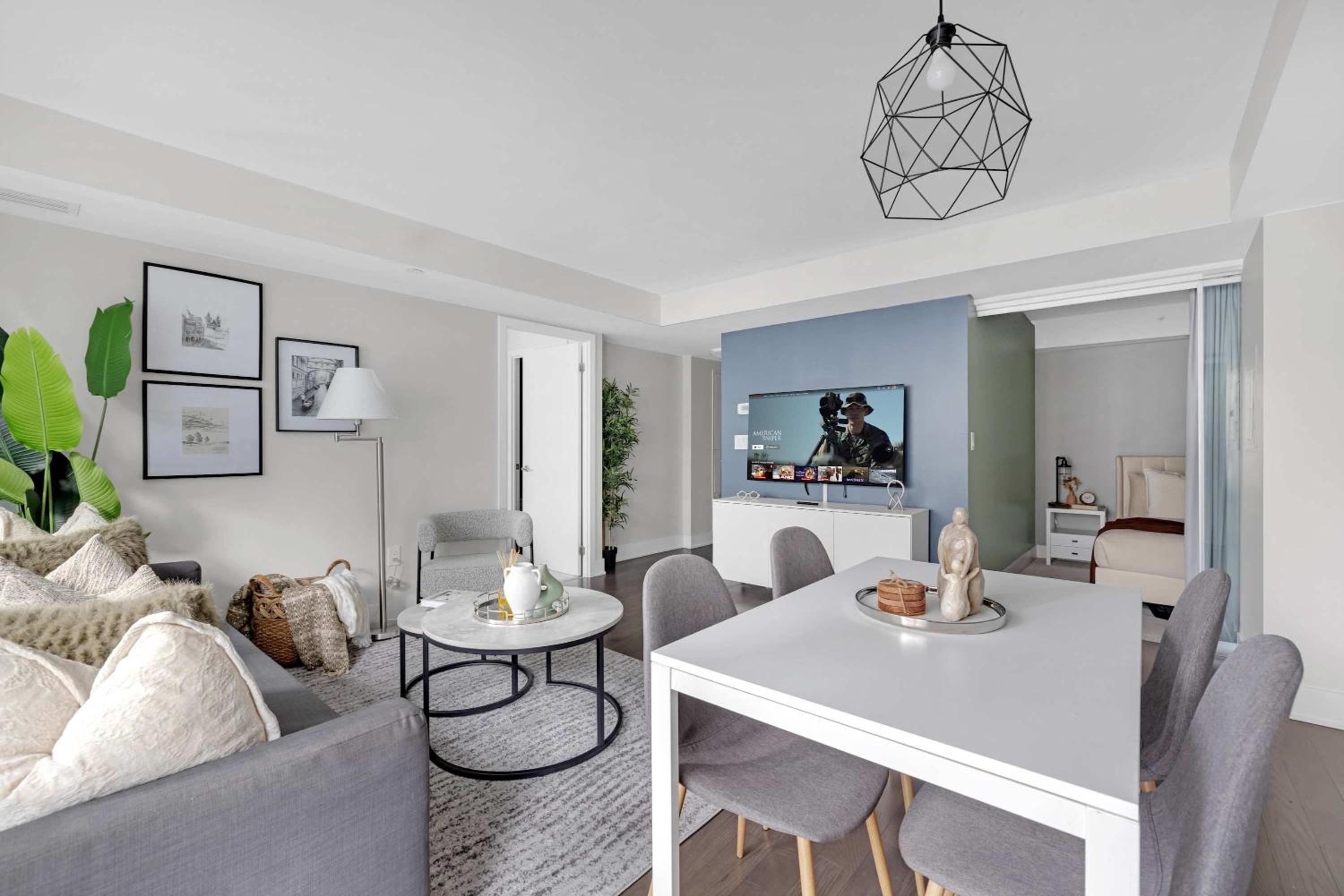 Cozy Bay St Condo Prime Location w Parking