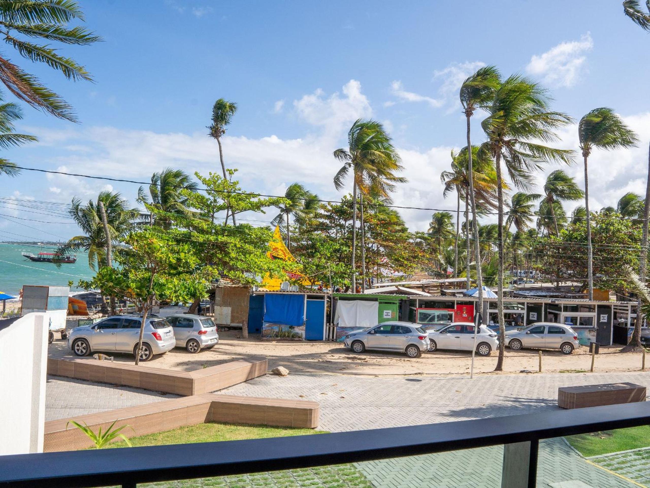 Beachfront flat at Porto de Galinhas beach, close to the natural pools.