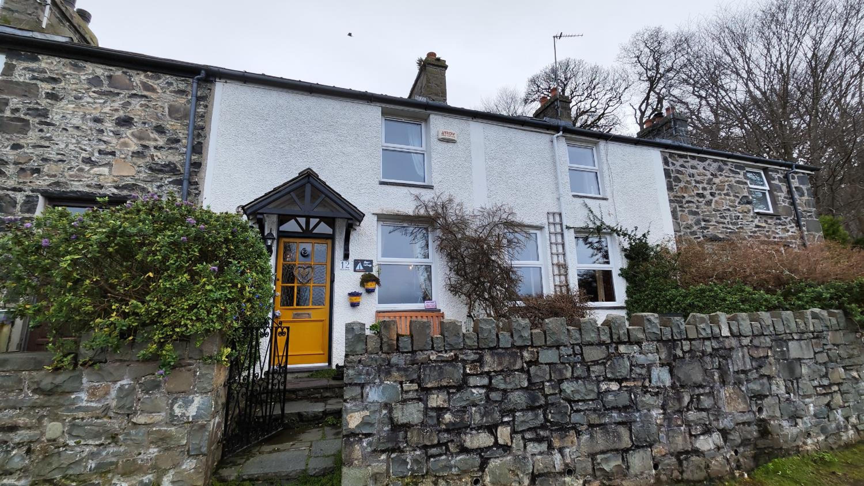 Hotel Fantastic sea views at Century's old Alma's Cottage - Sleeps up to 8 guests - Image 1