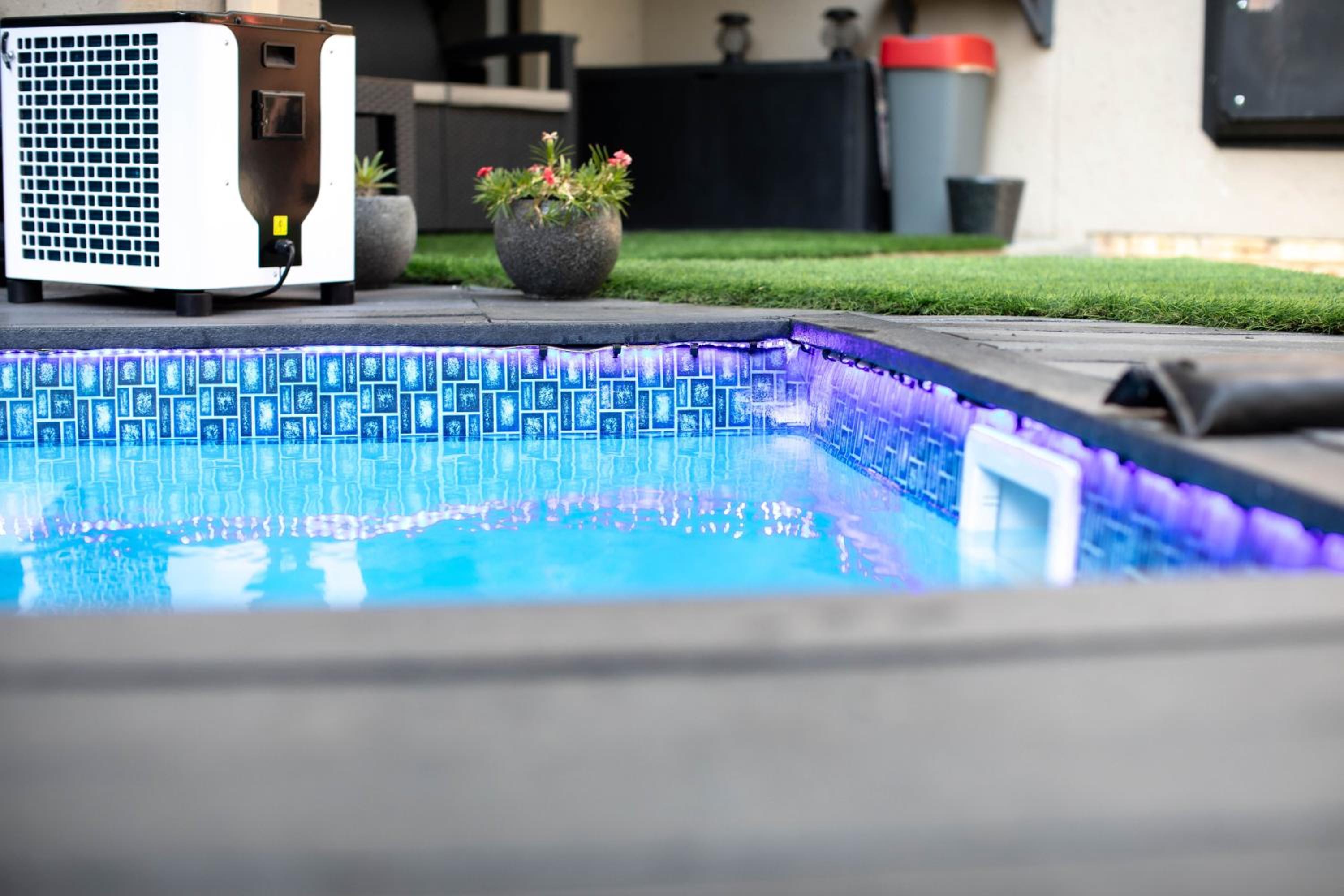 Heated Pool Luxury Retreat - 7 Min from OR Tambo view 2