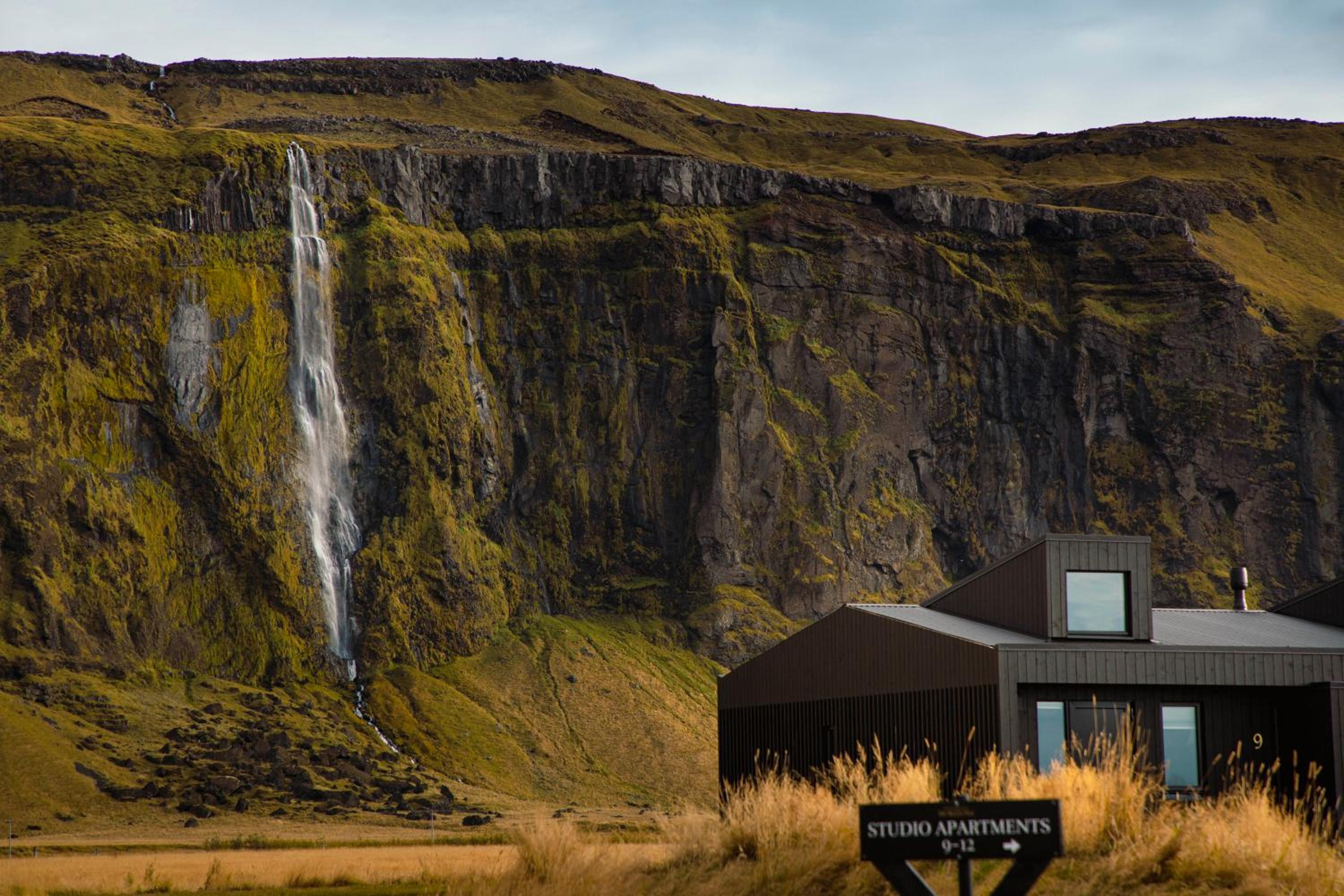 Seljalandsfoss Horizons view 4