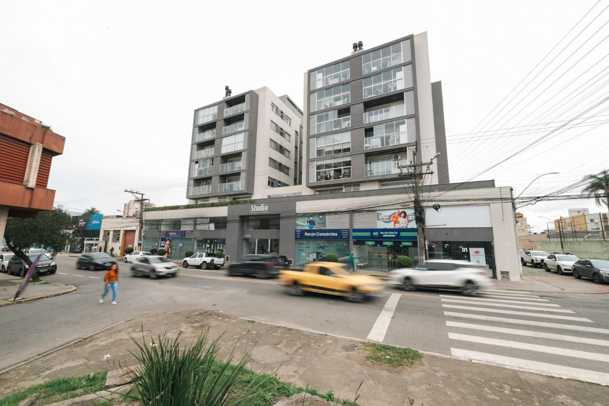 Encantador,Novo,Central,Com Garagem! Sem Taxas!