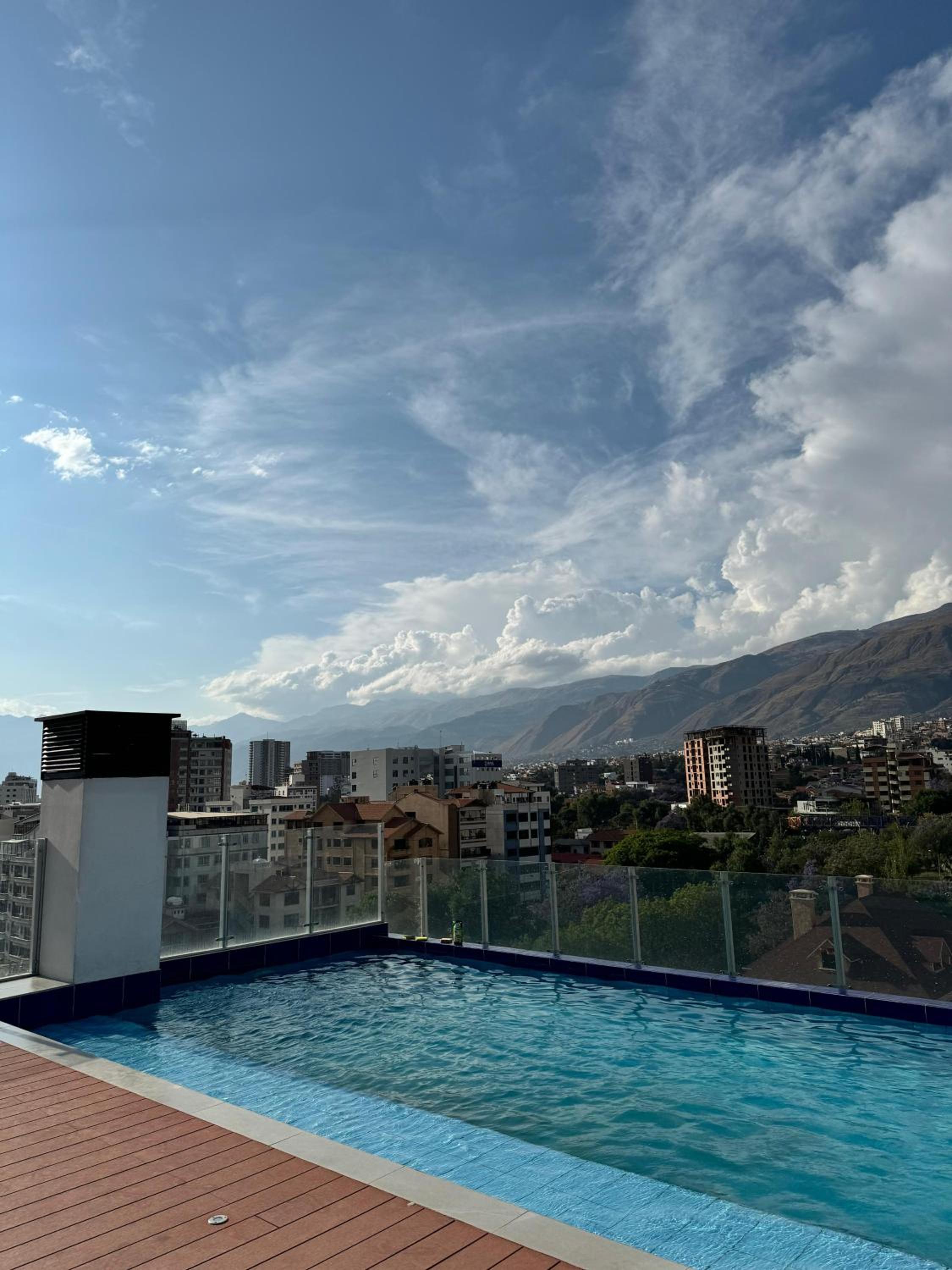 Modern Flat with Swimming Pool, Amazing Location!!