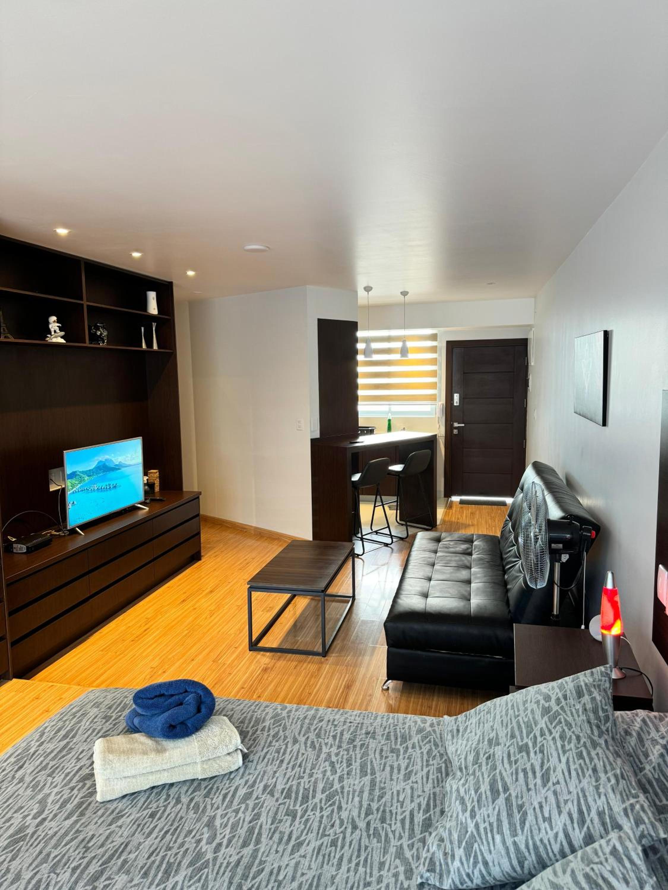 Modern Flat with Swimming Pool, Amazing Location!!