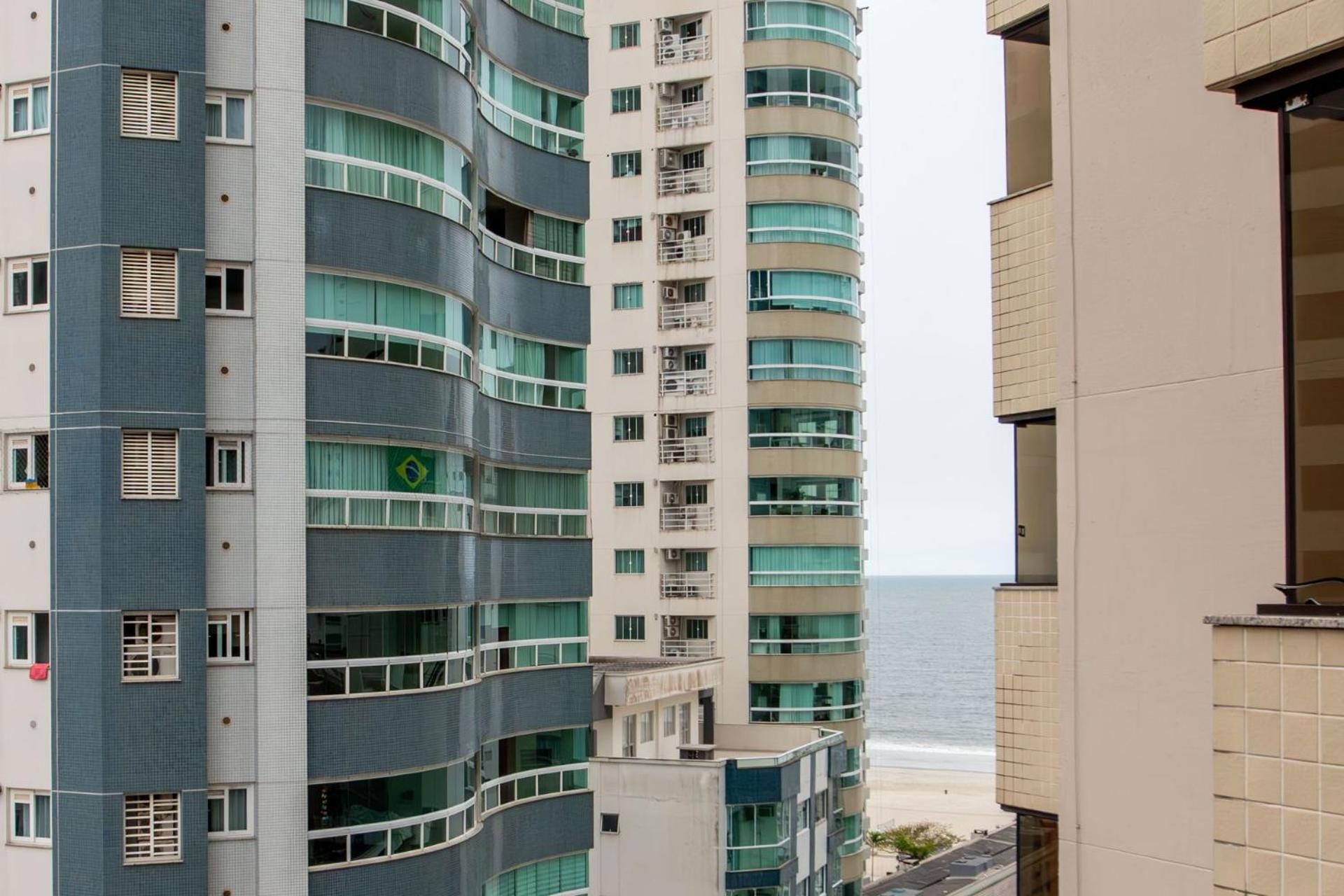 Apto Rústico com Vista Lateral do Mar KZ7271