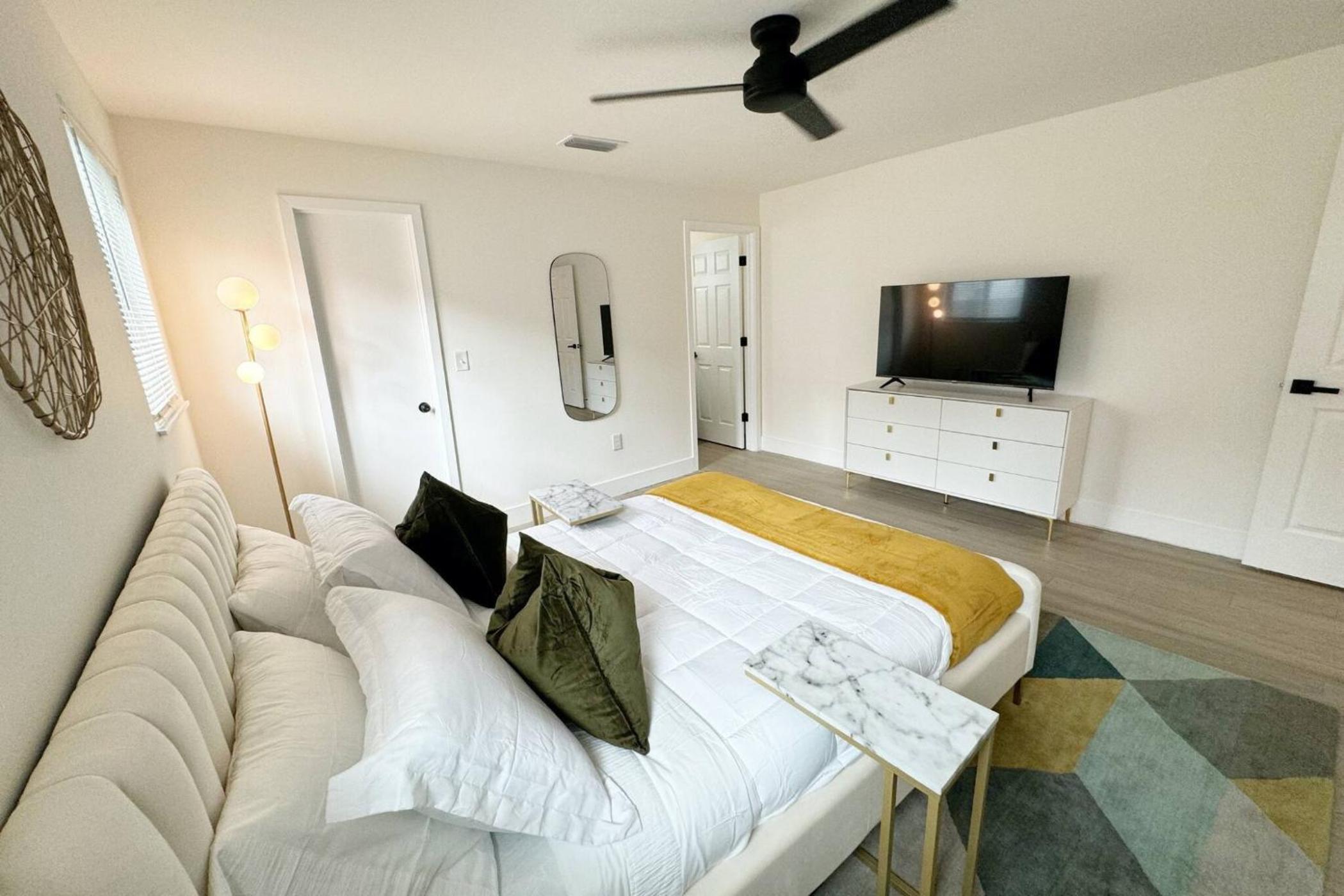 Elegance Meets Design: Modern District Residence