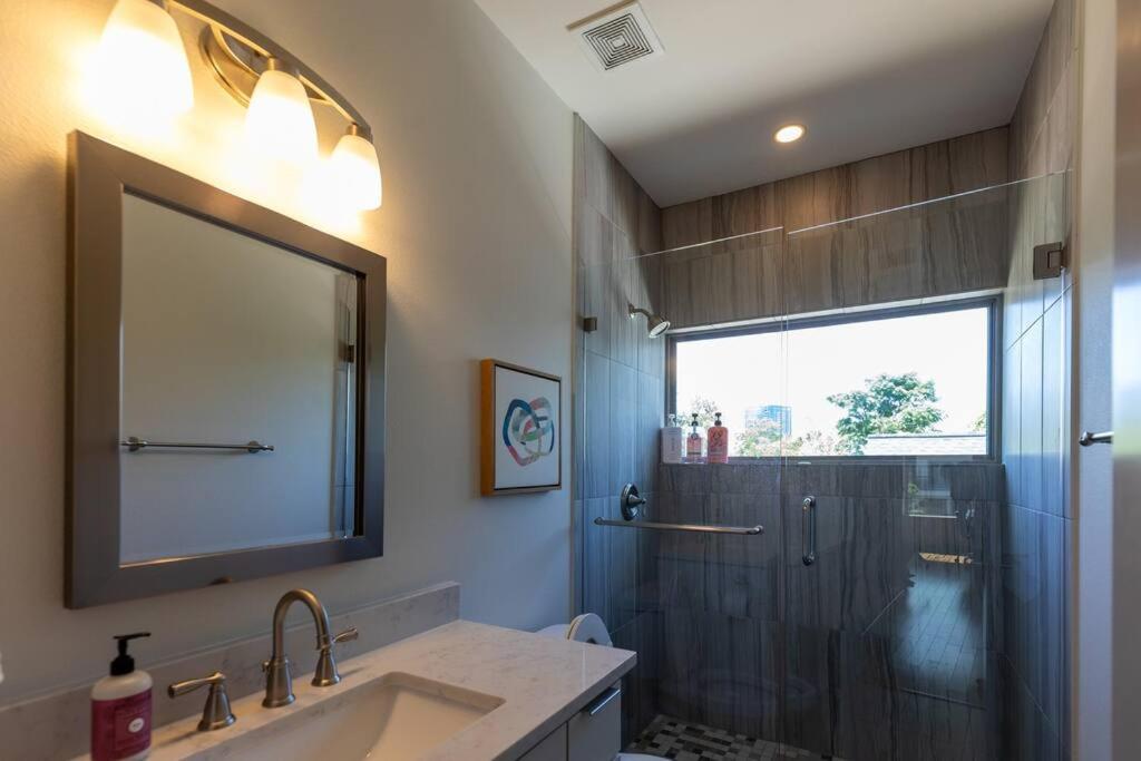 Luxury Modern Home in DT Austin view 2