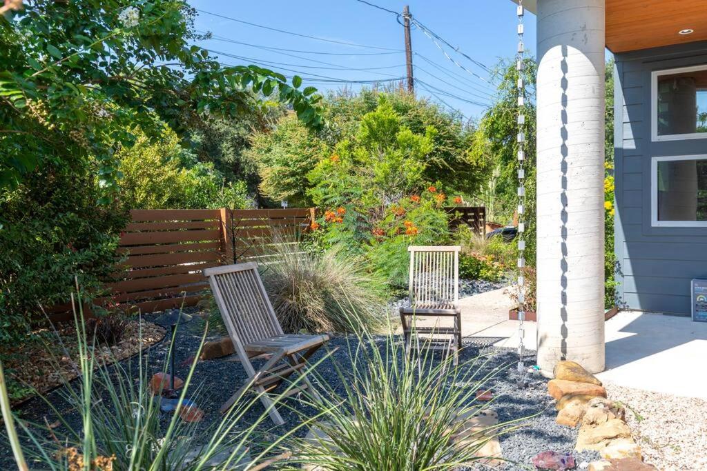 Luxury Modern Home in DT Austin view 3