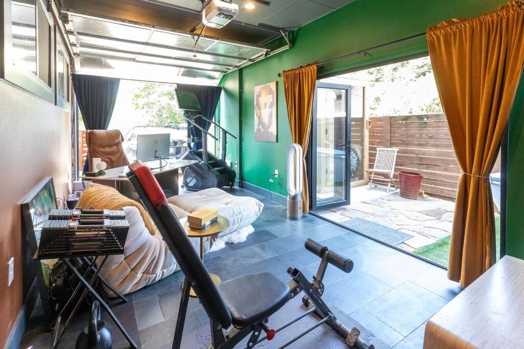 Luxury Modern Home in DT Austin view 5