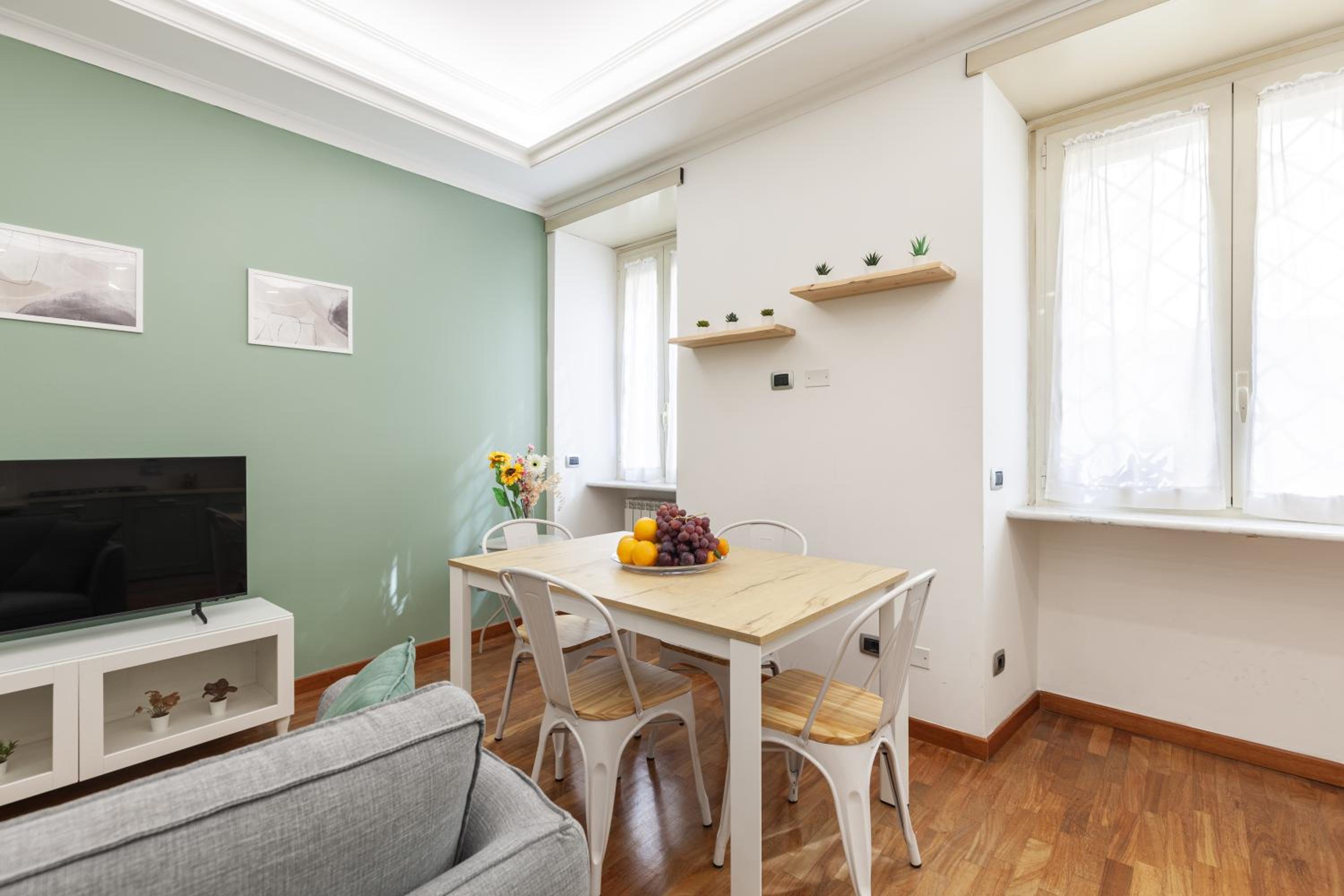 Hostly-Wood and Colors Rome Midtown-Just 7min to Colosseum