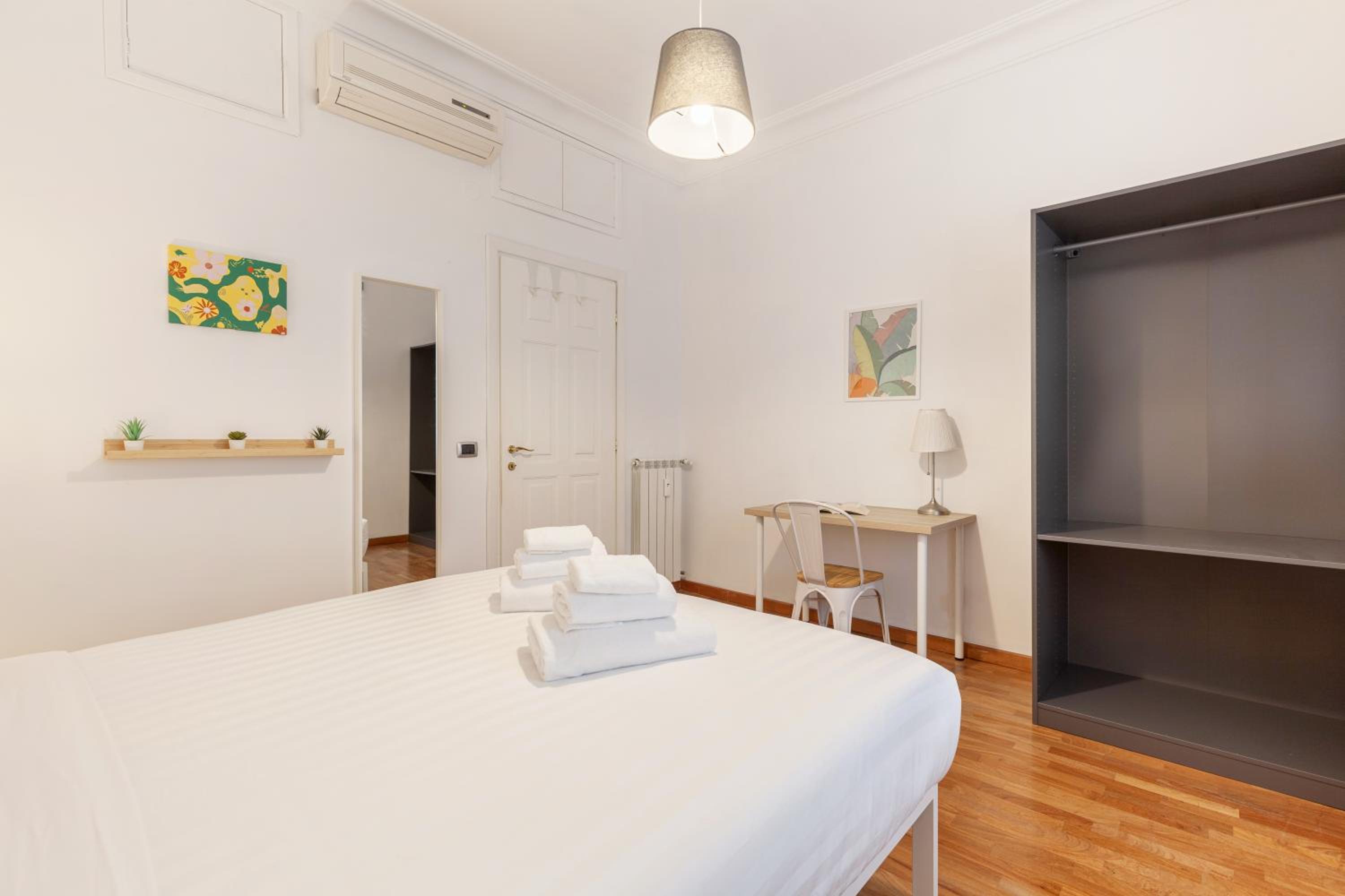 Hostly-Wood and Colors Rome Midtown-Just 7min to Colosseum