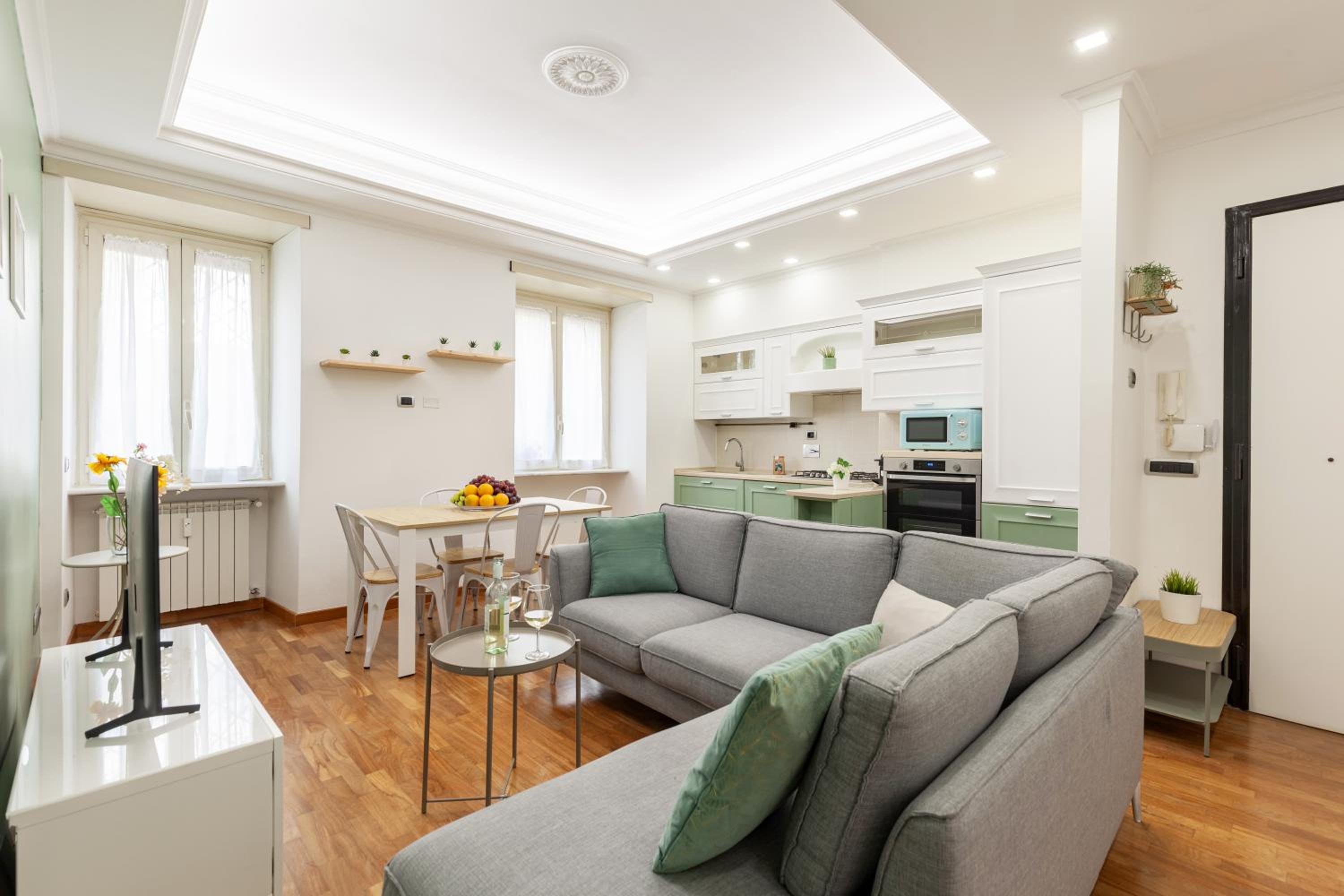 Hostly-Wood and Colors Rome Midtown-Just 7min to Colosseum