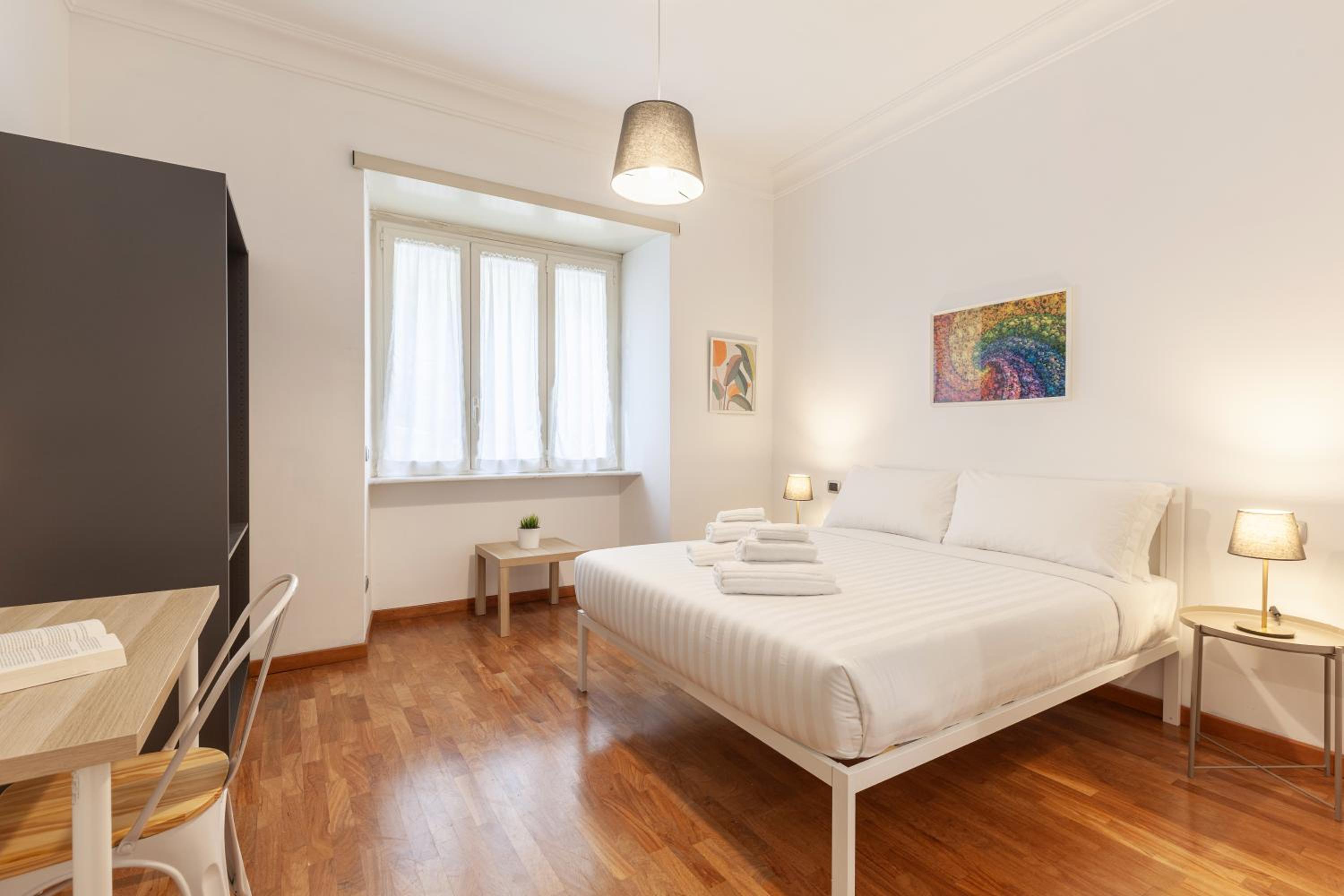 Hostly-Wood and Colors Rome Midtown-Just 7min to Colosseum