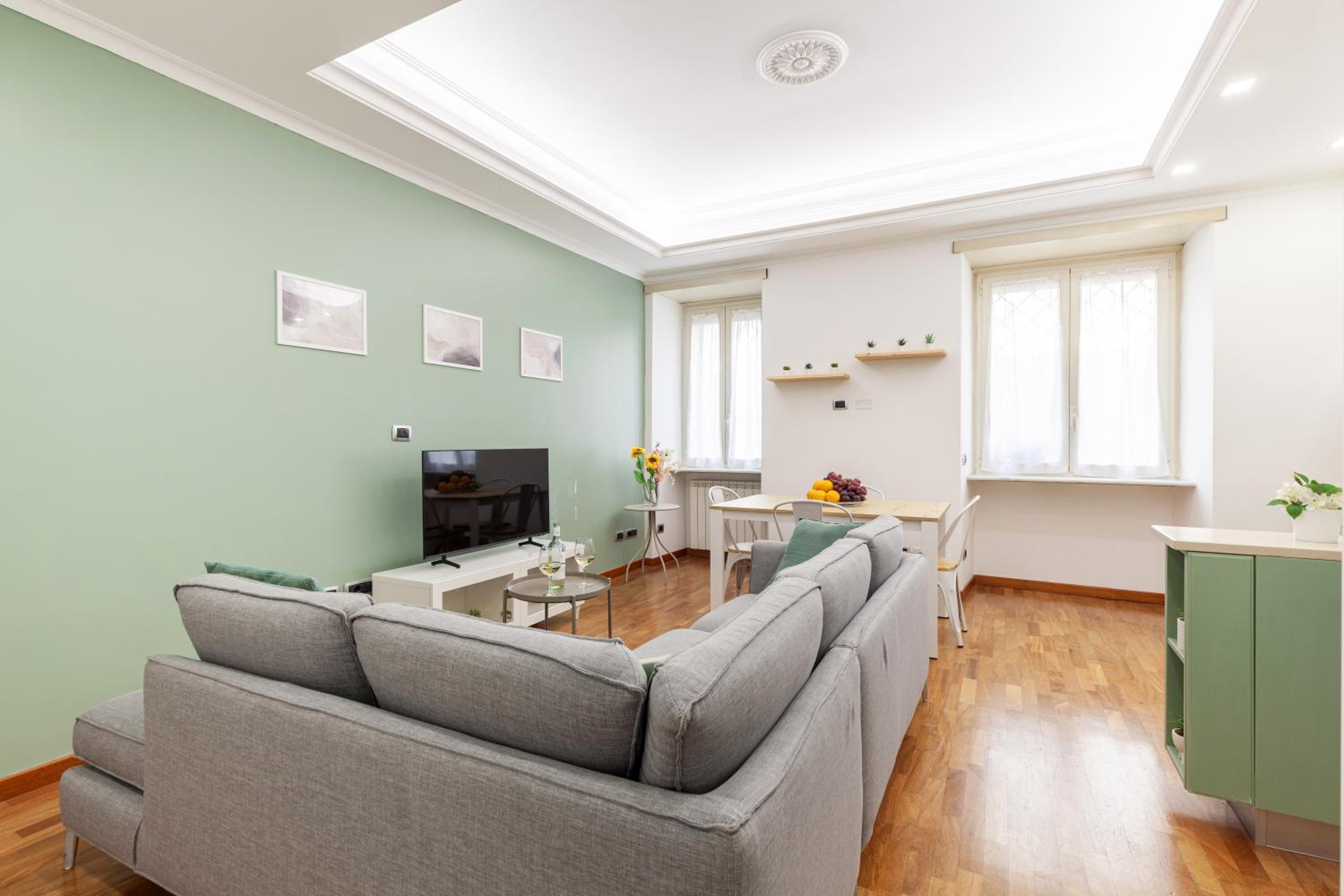 Hostly-Wood and Colors Rome Midtown-Just 7min to Colosseum