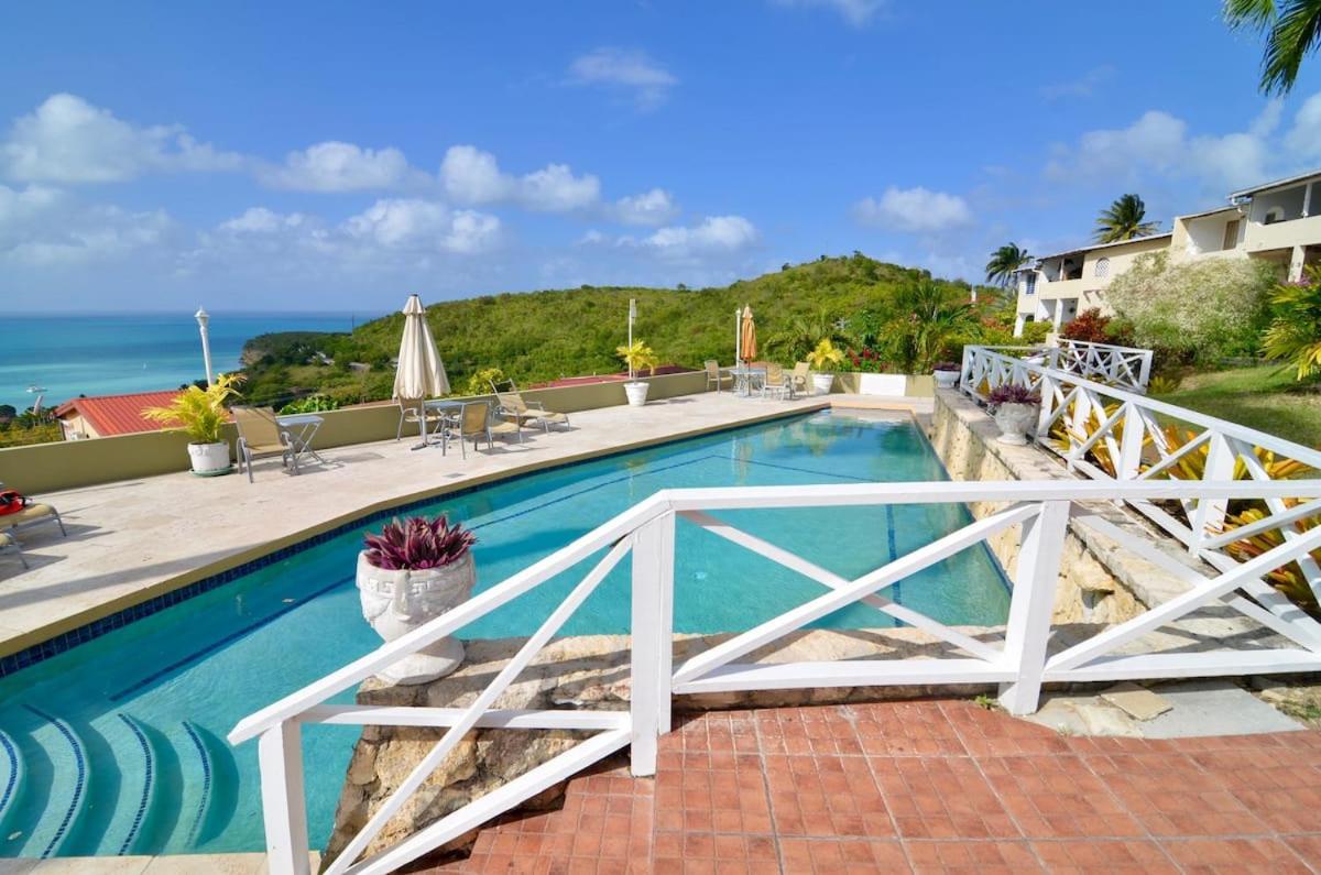 Paradise View at Halcyon Heights l Stunning Ocean View 1BR l 10 minute walk to the Beach