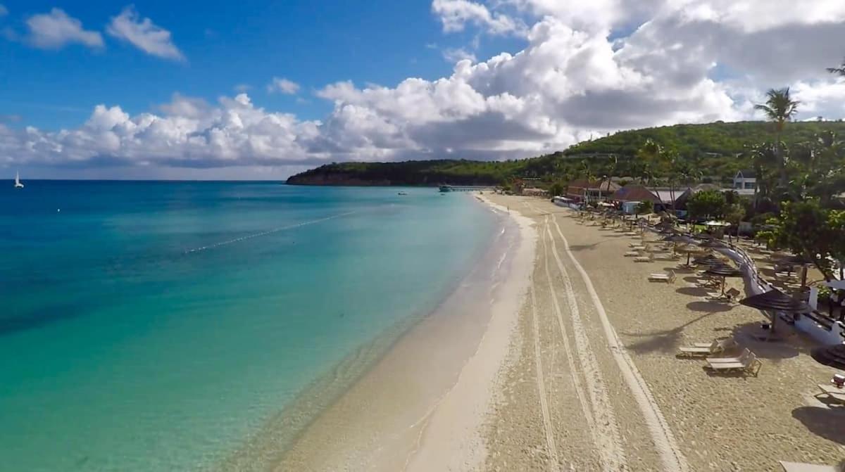 Paradise View at Halcyon Heights l Stunning Ocean View 1BR l 10 minute walk to the Beach