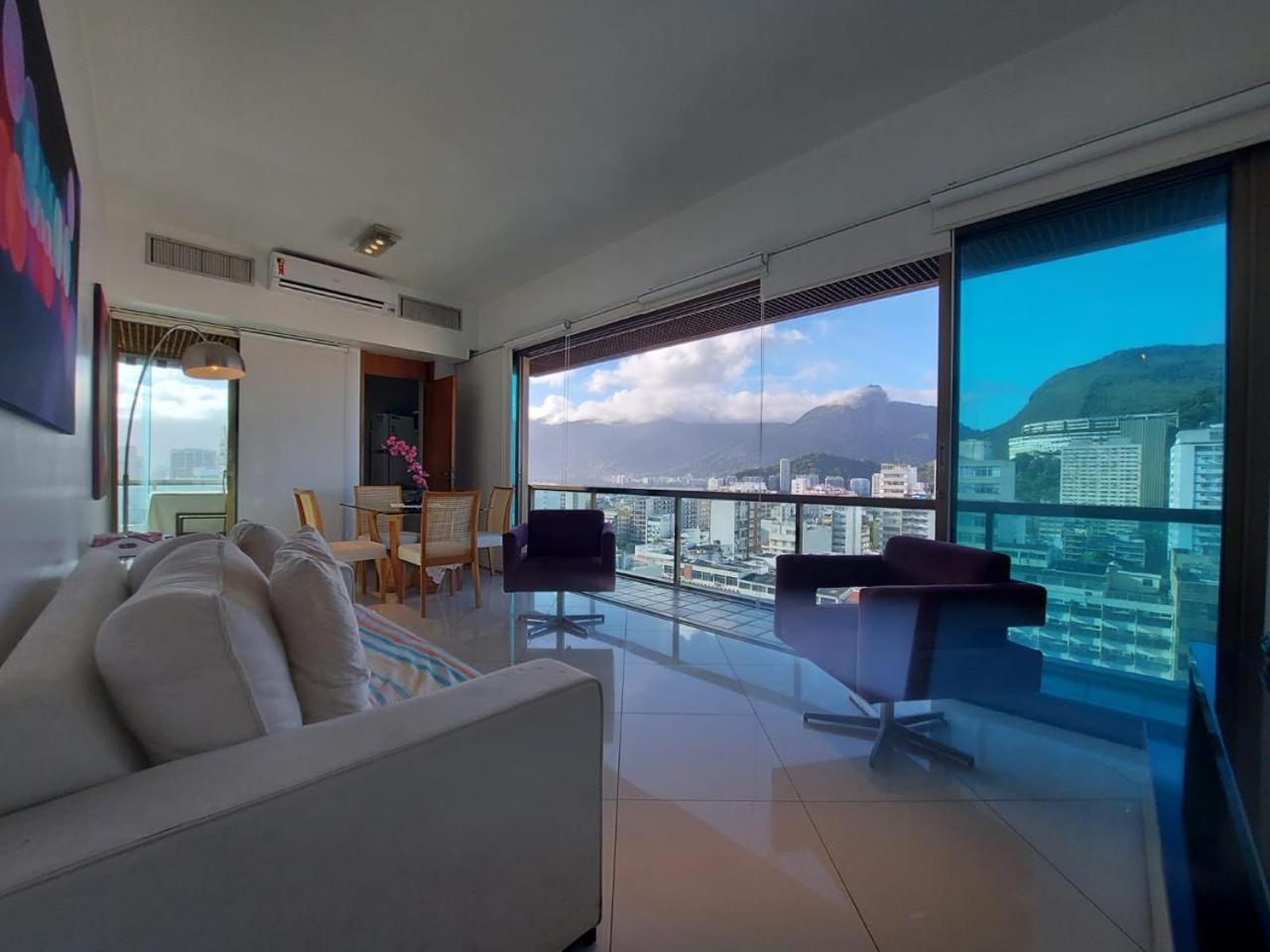 Lindos apts de 2 quartos no Tiffanys em Ipanema!