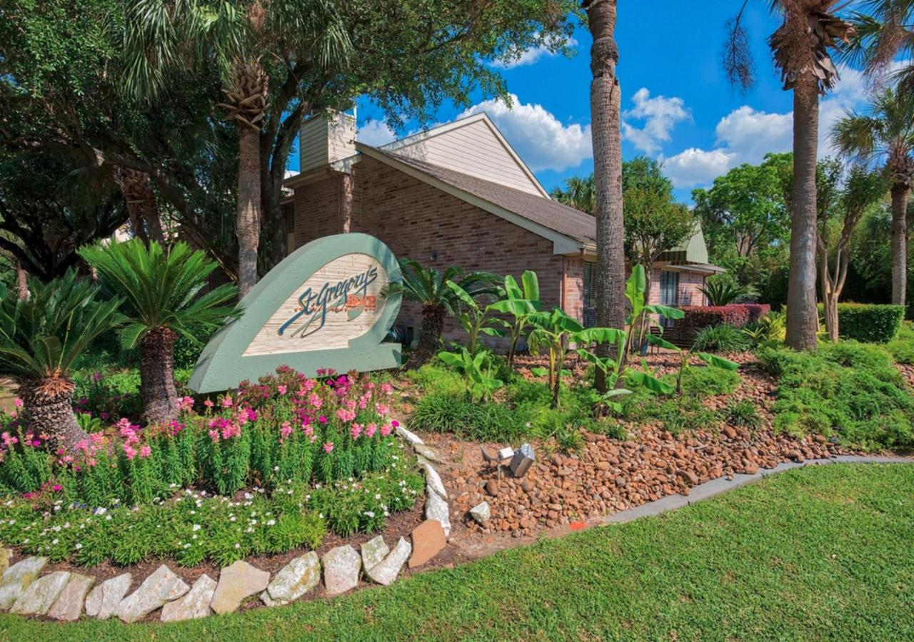 Charming 1BR Oasis - Private, Gated, Pet Friendly view 3
